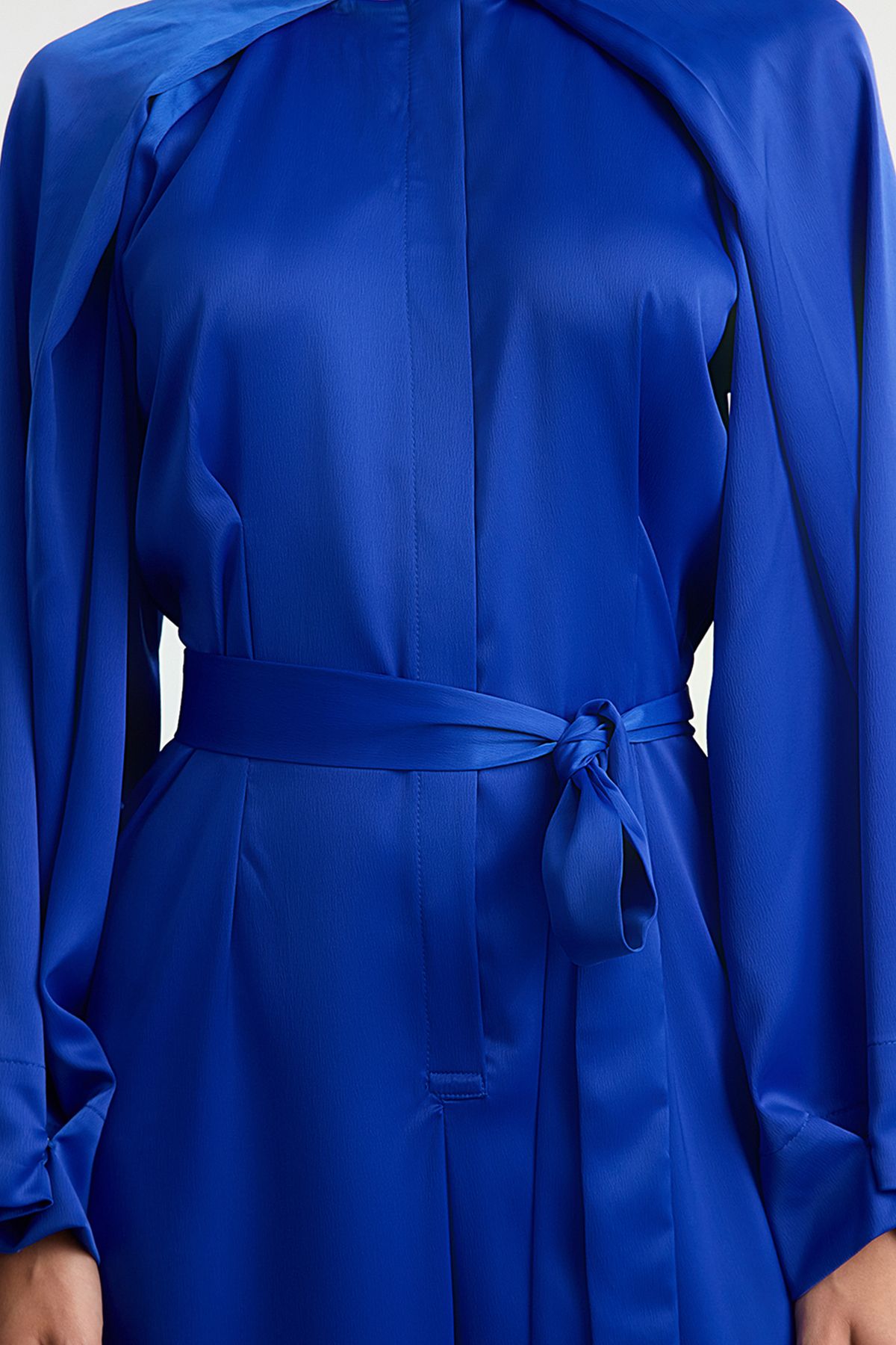 Trendyol Modest-Abendkleid-Overall aus Satingewebe – Saks-Umhangdetail, Tctaw25db00006 4