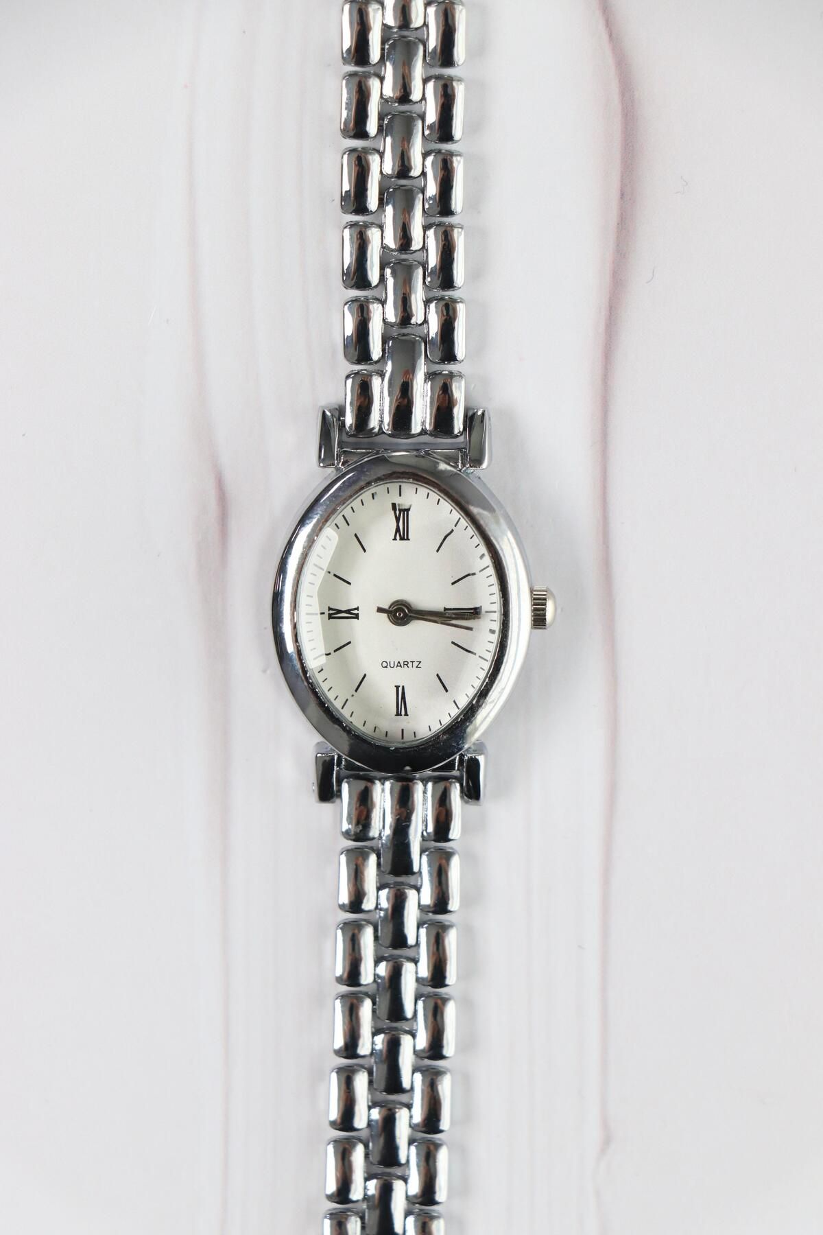 RoseandRoses-Blair Old Money Still - Women's Silver Cord Wrist Watch (White Dial) 1