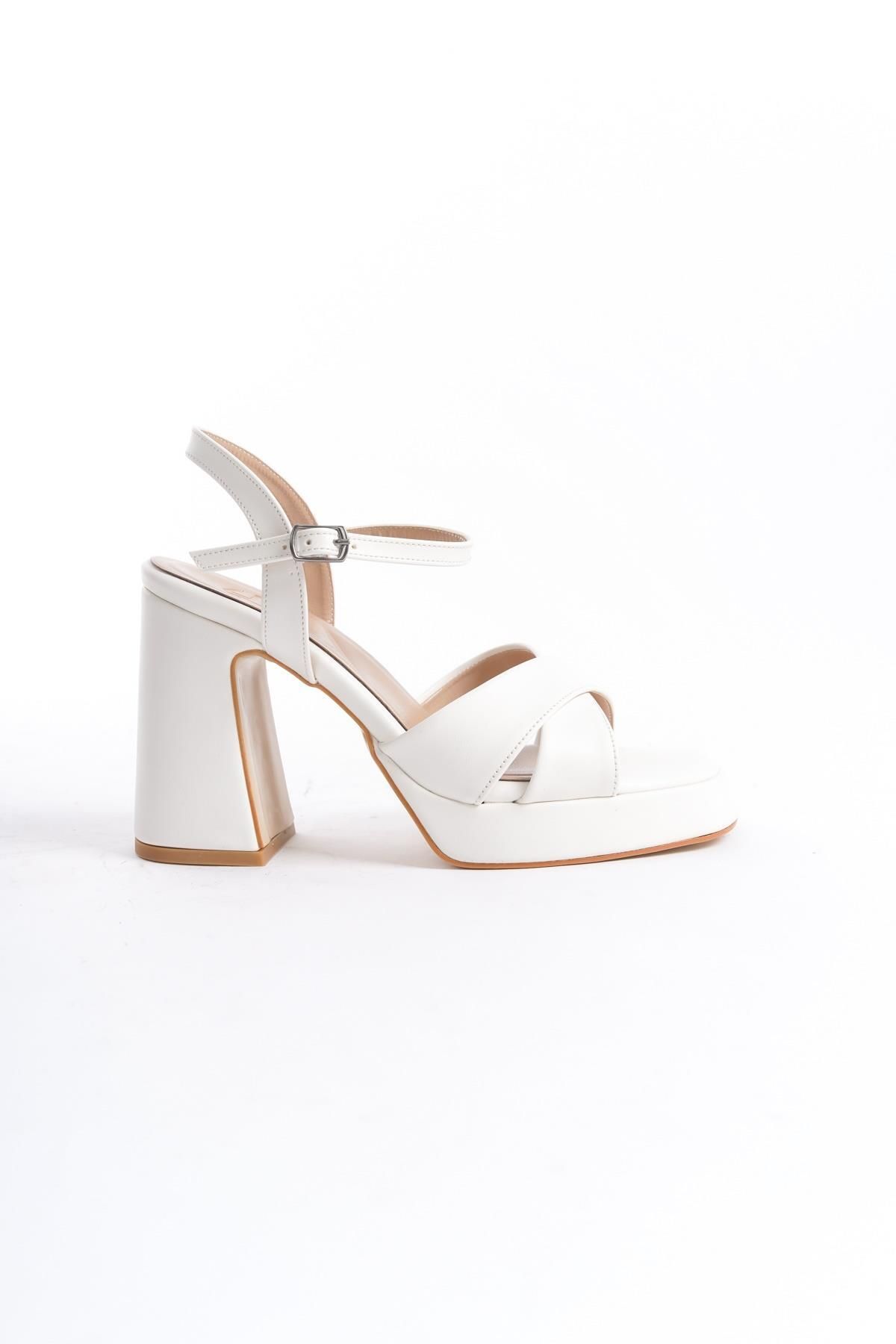 Modabuymus-White Cross-strapped Thick Platform Heeled Sahara Shoes 4