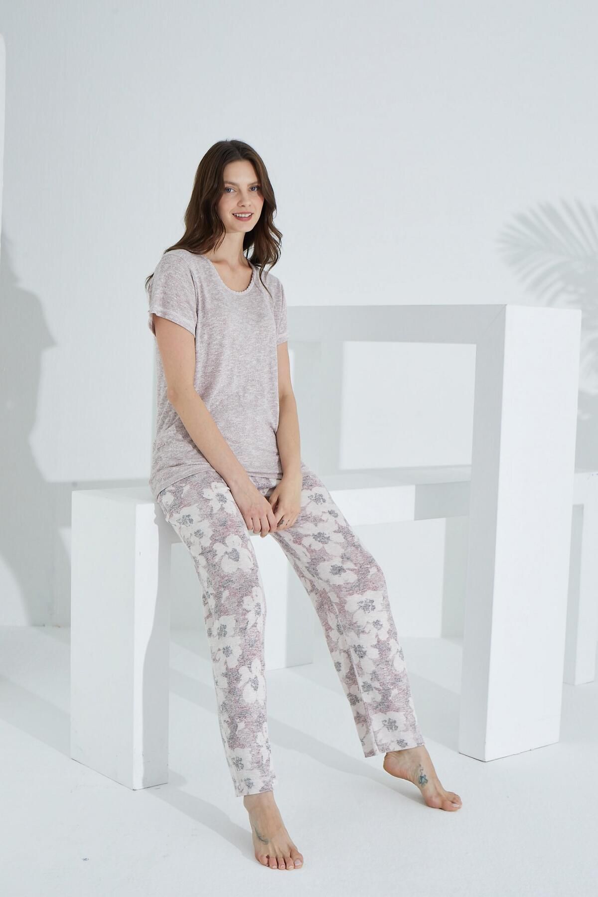 Etoile-Knitwear Bamboo Short Sleeve Women's Pajama Set - Giant Feather Softness 73235 2