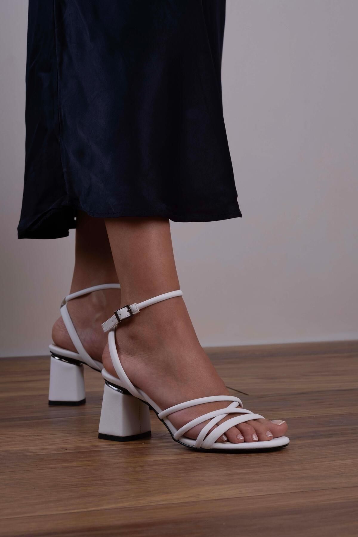 sovrana-White Heeled Shoes with Metal Straps 2