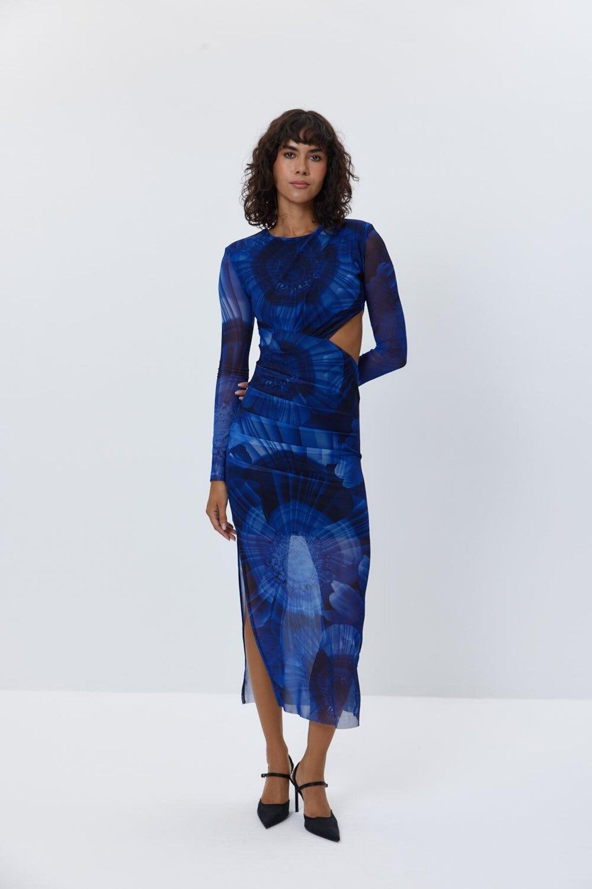 Tuba Butik-Patterned Low-Cut Saxe Blue Long Tulle Dress 2