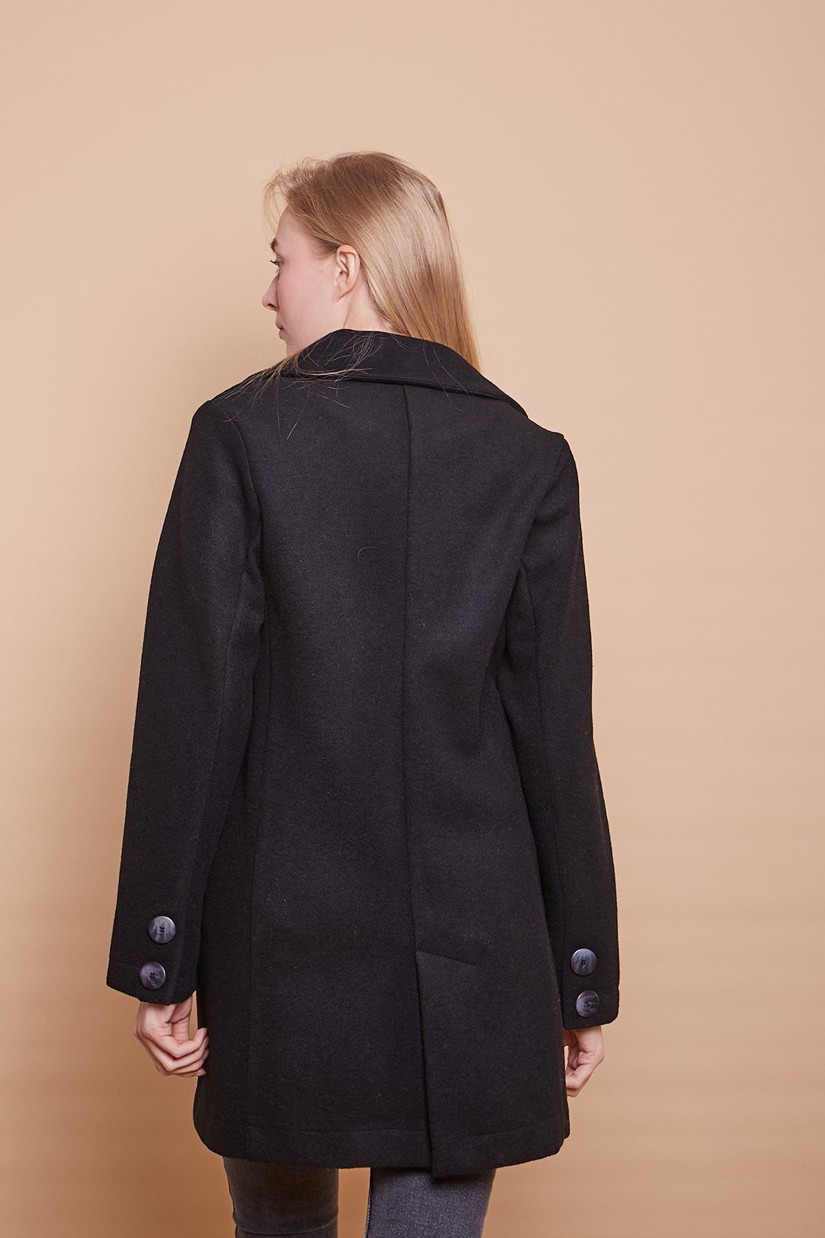Jument-Stitched Collar, Flat Pocket, Slits on the Back and Sleeves, Buttons Above the Knee Coat - black 5