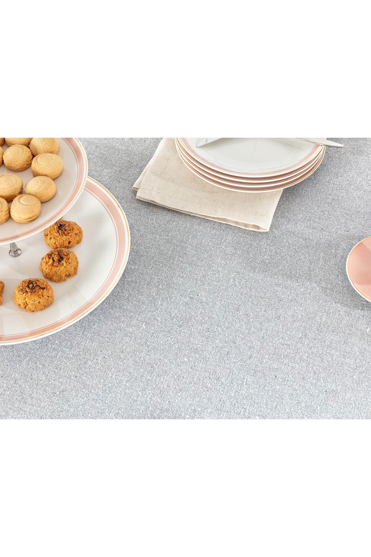 Madame Coco-Brigitte Tablecloth - stylish and Useful Design 2