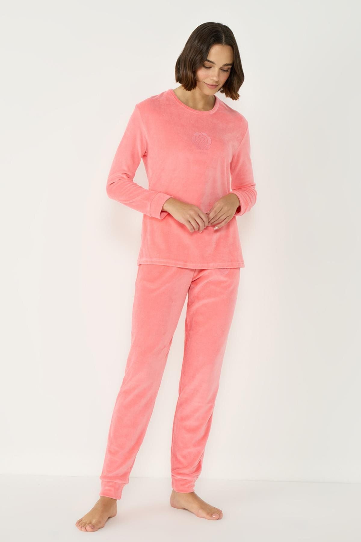 C&City-Set pijamale din catifea roz - decolteu, umeri, maneca lunga, cu buzunare 403095 2