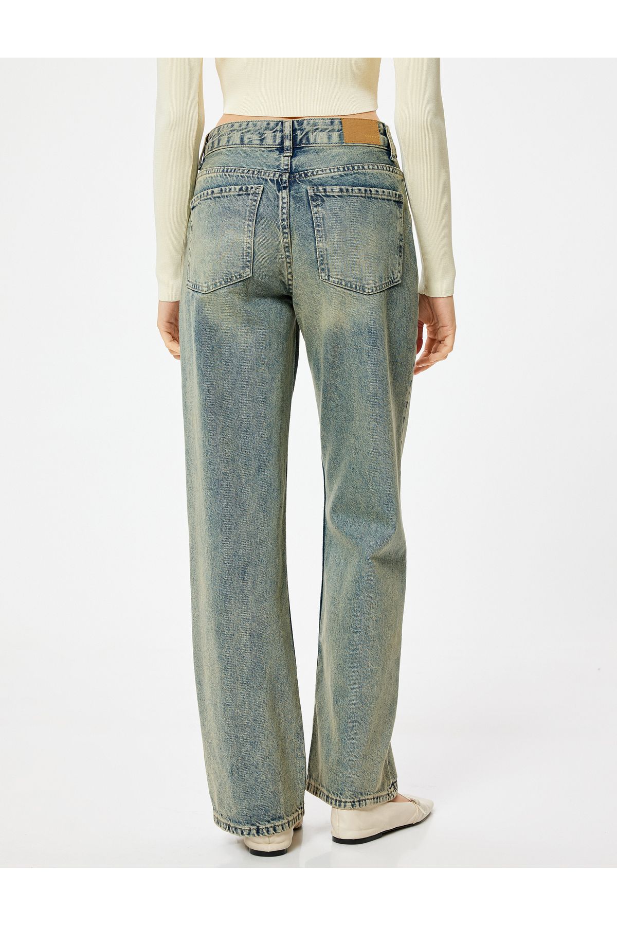 Koton-Straight Leg Jeans with Buttons - Straight Jeans 4