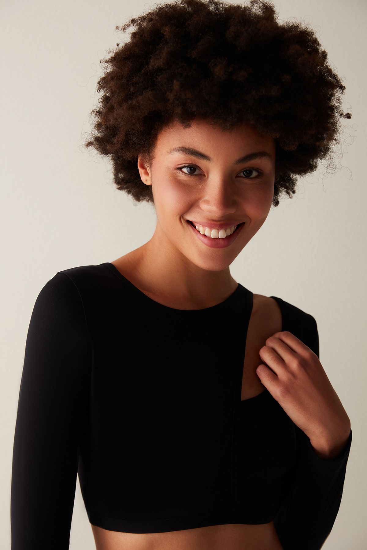 Penti-Black Long Sleeve Cut Out Detail Santorini Crop Top 3