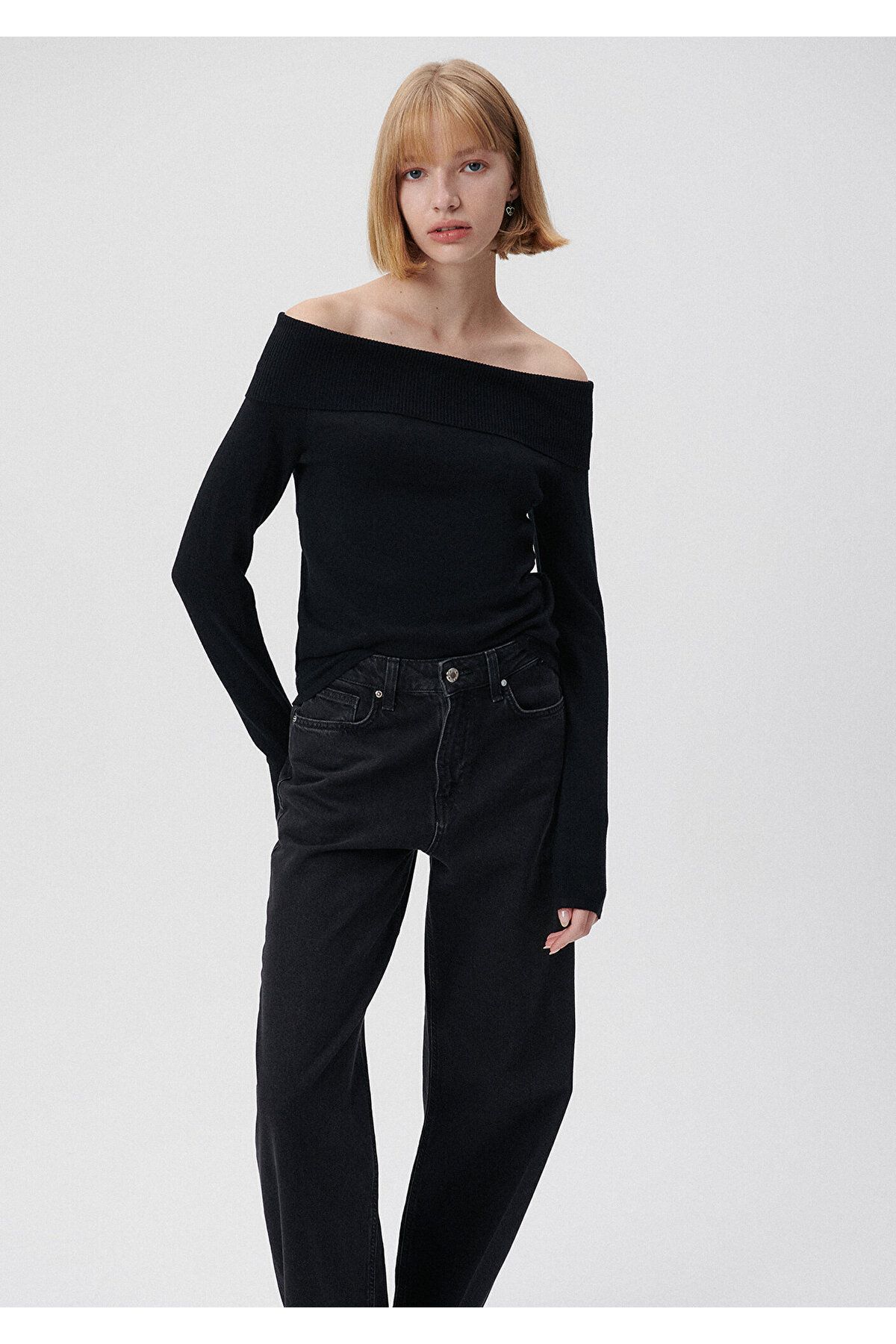 Mavi-Low Shoulder Detailed Black Sweater Fitted / Fitted Cut 1710391 -900 2