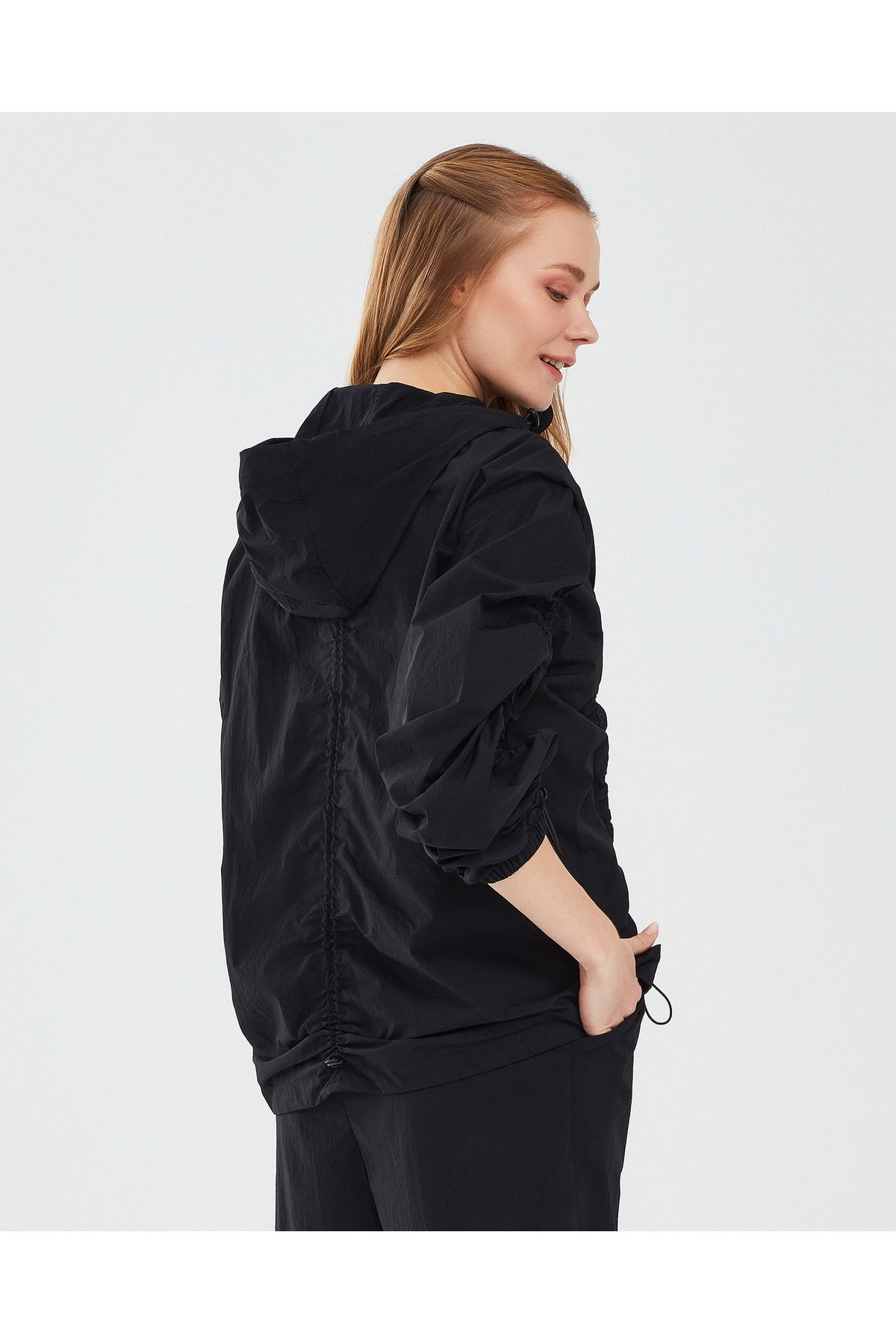SKECHERS Micro Collection W Hooded Jacket Kadın Siyah Mont S241094-001 görsel 3
