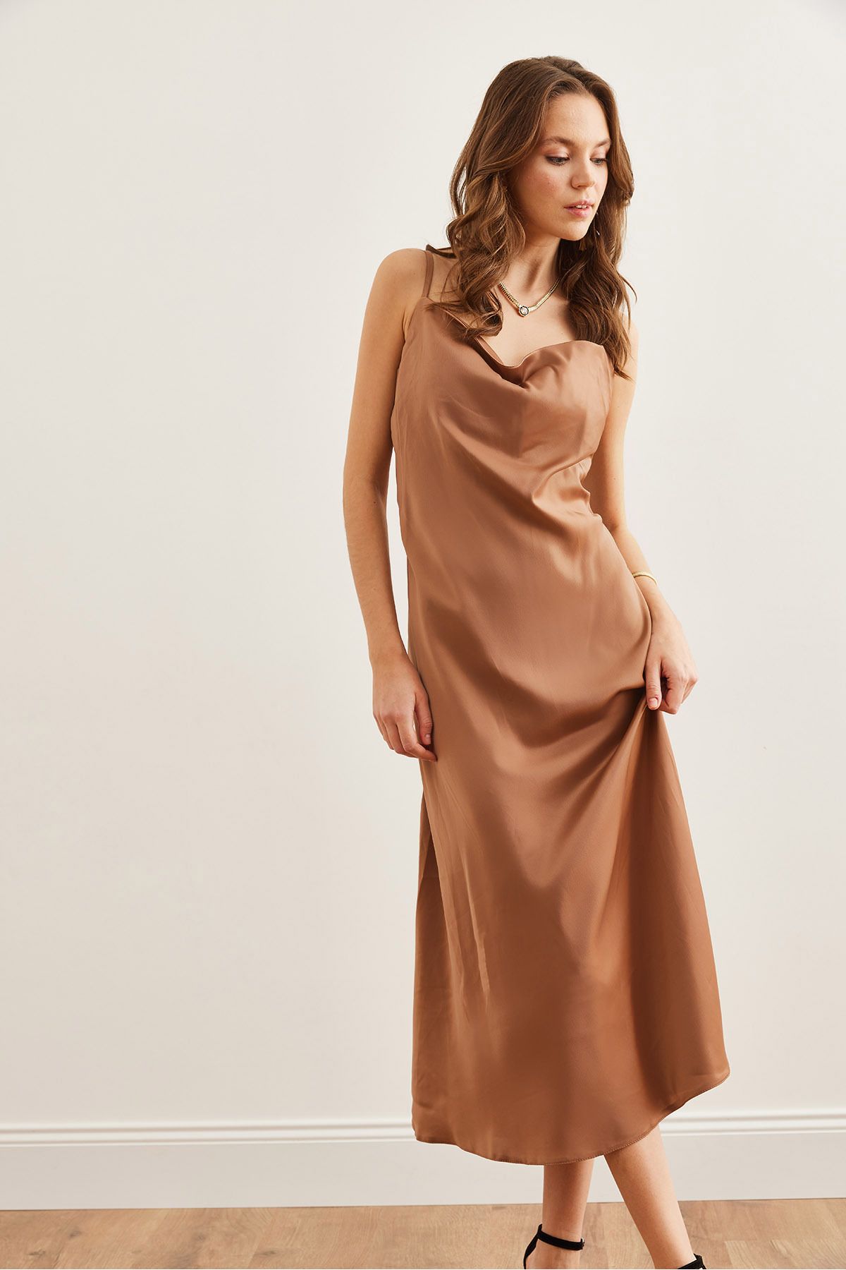 Kadın Camel Askısı Ayarlanabilir Midi Saten Elbise ELB-19002270