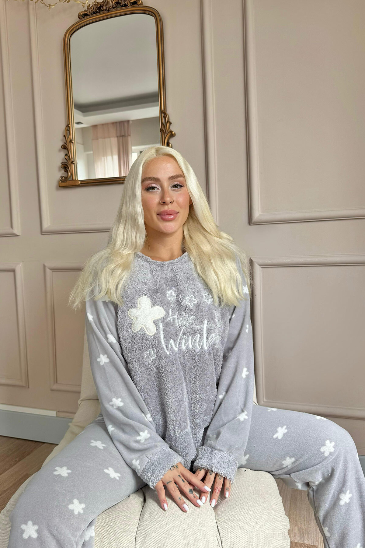 Pijamaevi Σετ γυναικεία βελούδινη πιτζάμα σε γκρι Hello Winter Pattern