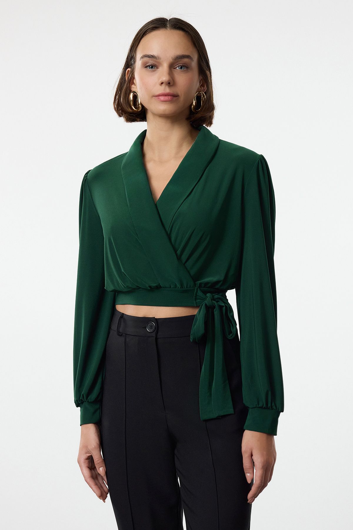 Trendyol Collection Bluzka Crop W Kolorze Szmaragdowej Zieleni Z Rozciągliwej Tkaniny - Zapięcie Dwurzędowe Twoaw24bz00071 Kobieta - M