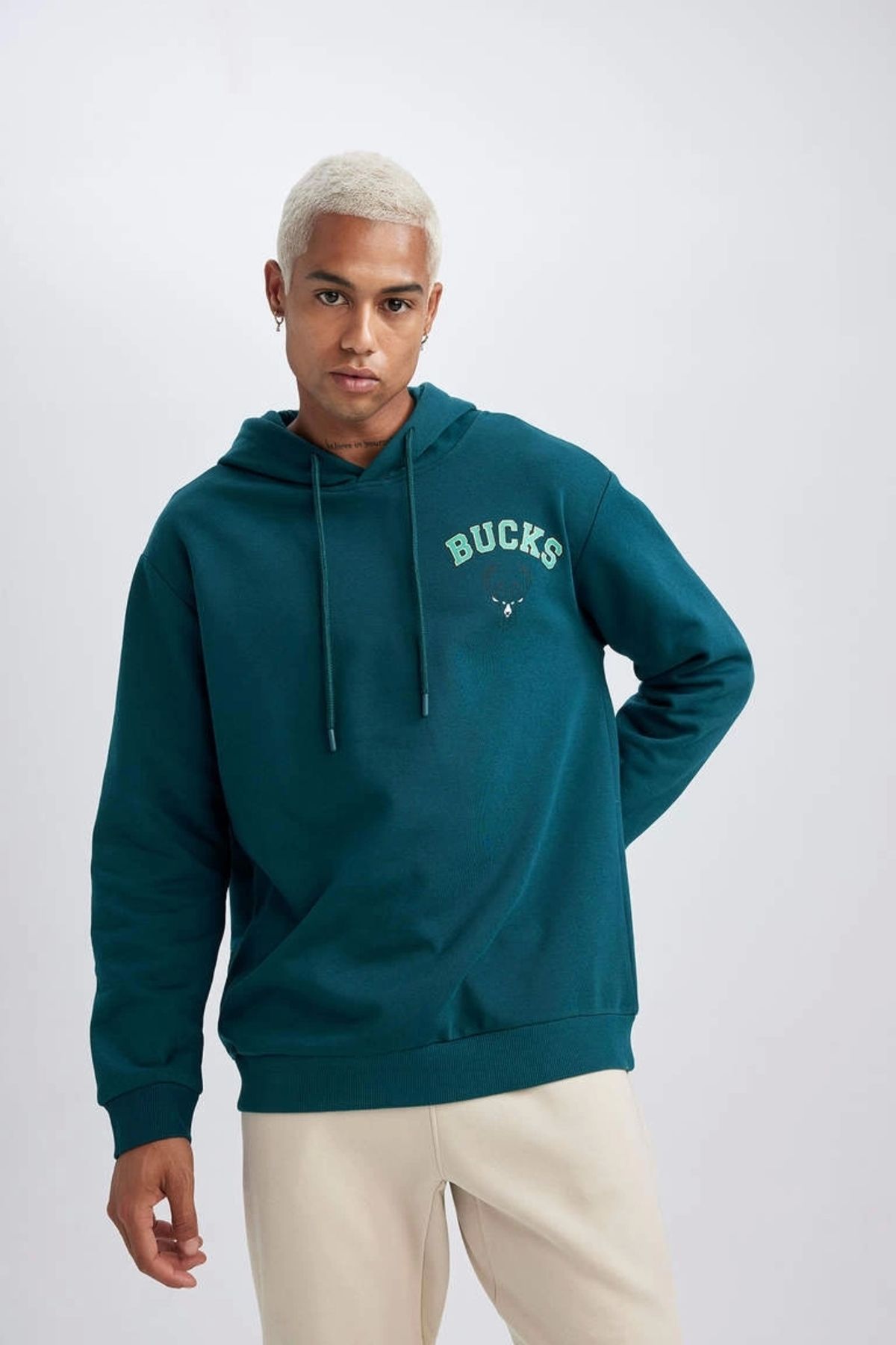 DeFacto-A9675 Nba Milwaukee Bucks Sweatshirt 1