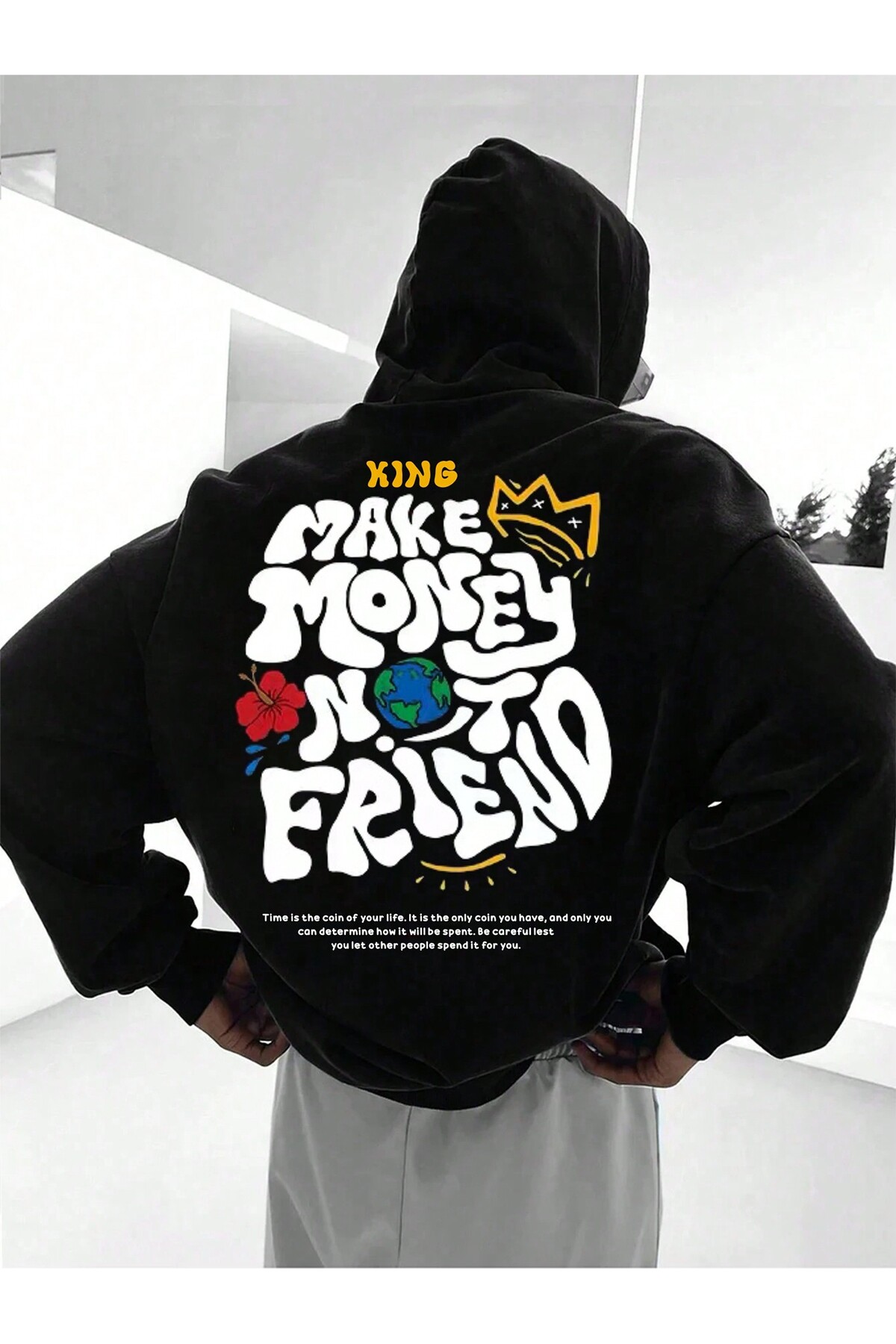 هودي أسود كبير الحجم بطبعة ملك أمامية وخلفية