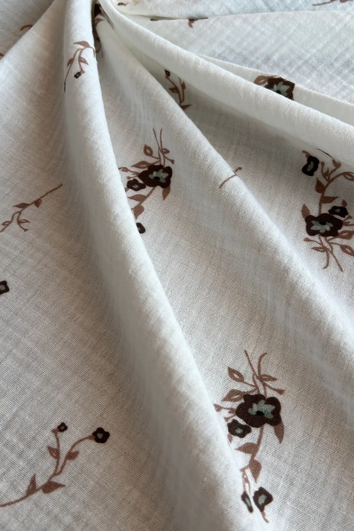 Doray Kumaş-White Background Crispy Flower Patterned Double Layer Cotton Muslin Fabric / Dry - 181 4