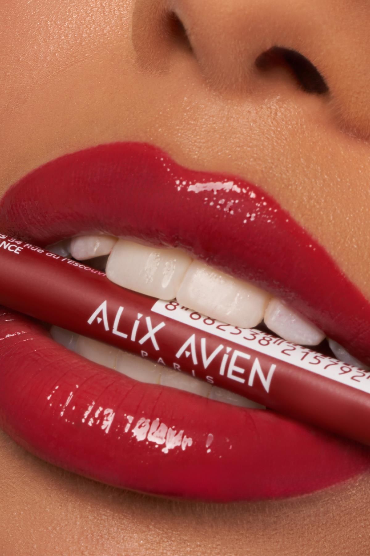براق کننده لب مرطوب کننده طولانی مدت که احساس چسبندگی به جا نمی گذارد - Lipgloss 06 Juicy Cherry Alix Avien