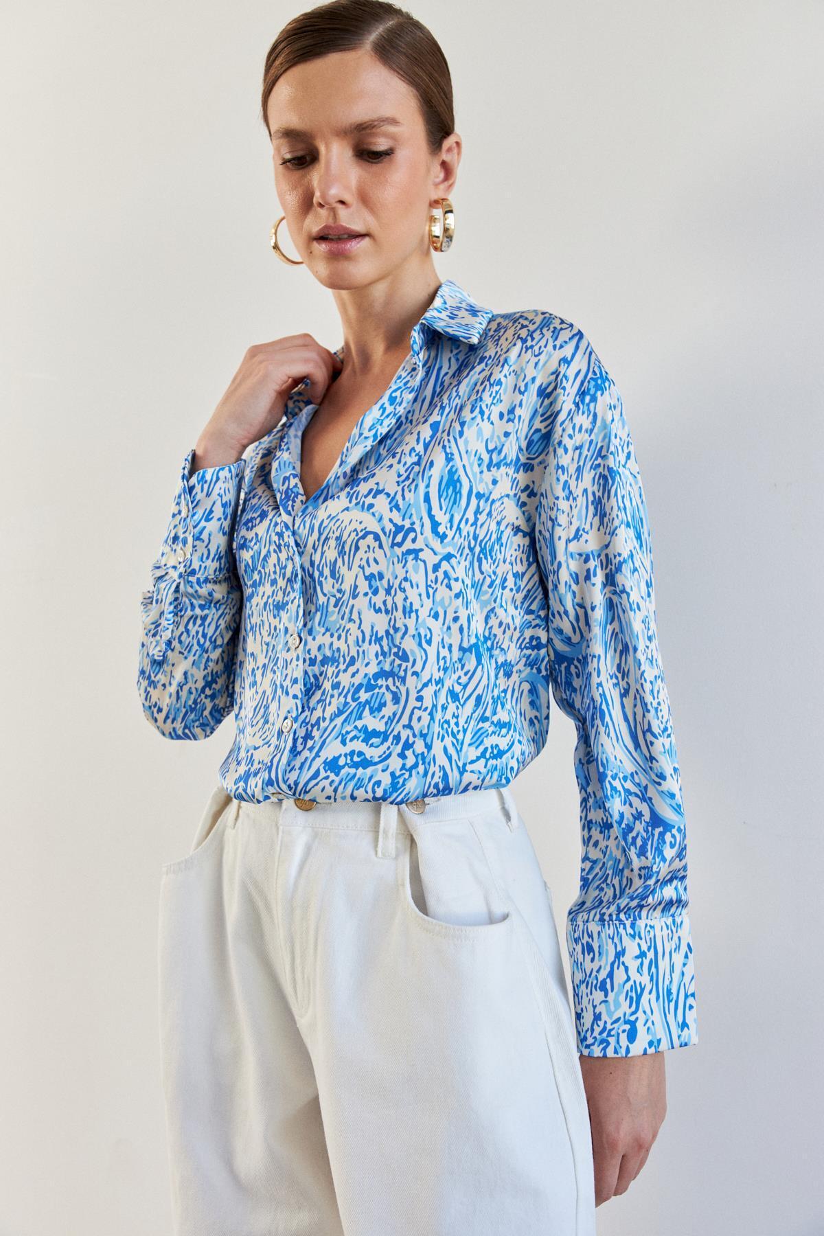 YOUR NAME  V Yaka Mavi Desenli Kadın Saten Gömlek - Görsel 3