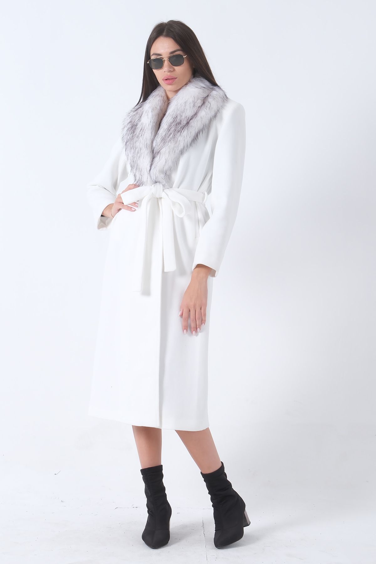 Feminist-White Stamped Coat - With Mobile Fur and Lining0108070 7