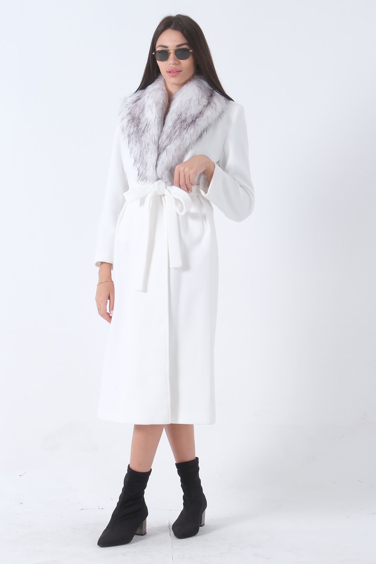 Feminist-White Stamped Coat - With Mobile Fur and Lining0108070 8