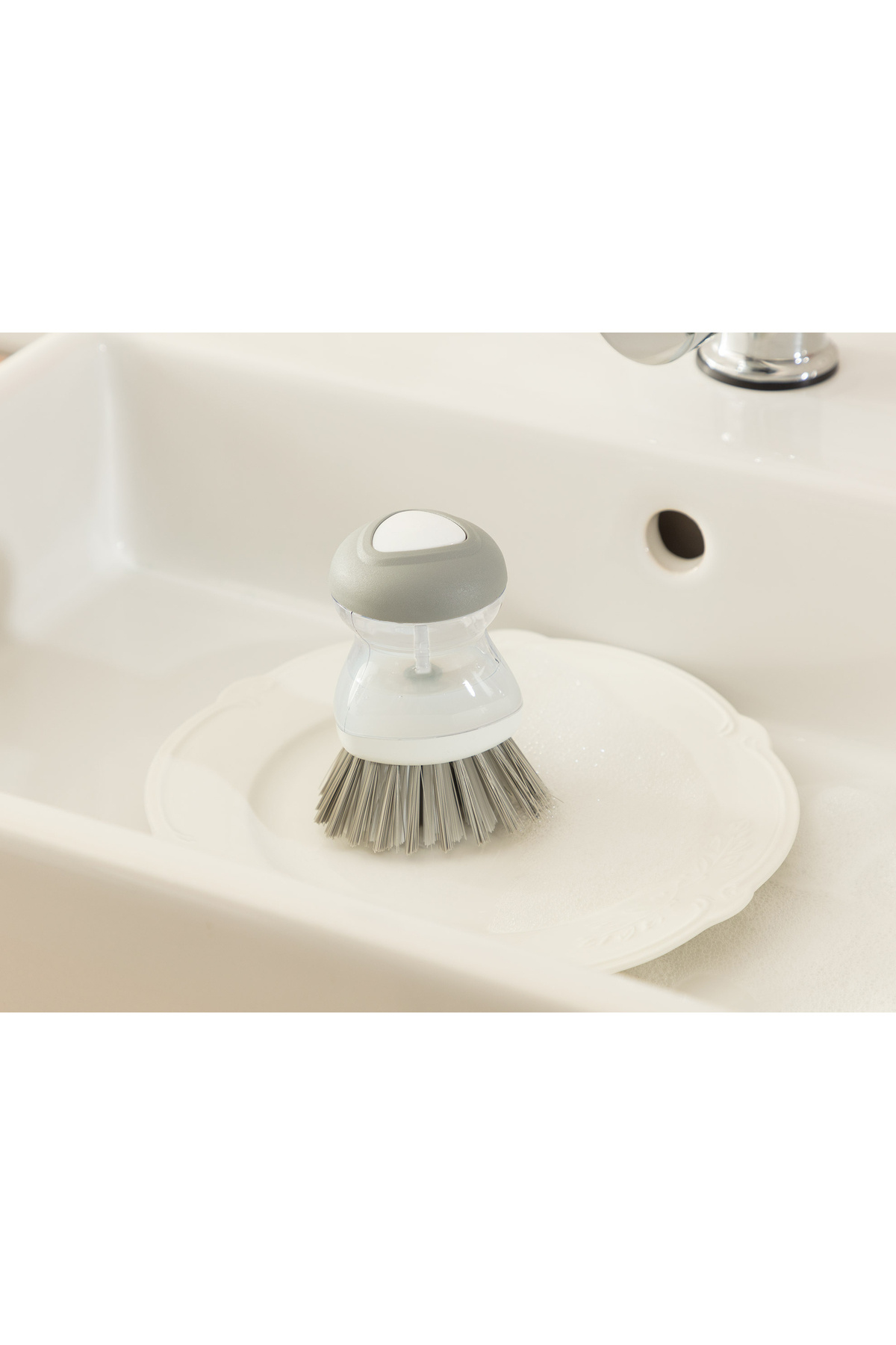 Madame Coco-Graque Brush with Detergent Chamber 2