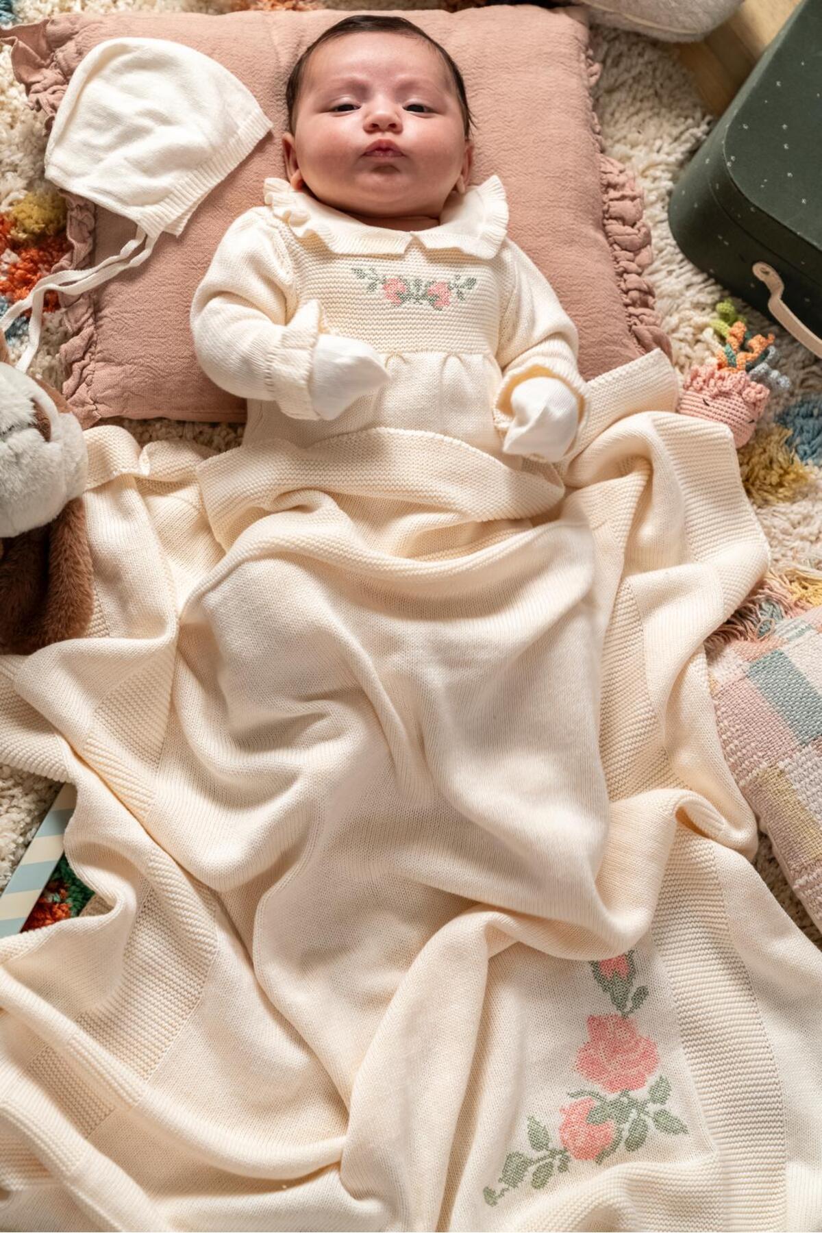 Mert Baby Zarif Kanaviçe Triko 5'li Organik Hastane Çıkış Seti Krem %100 Pamuk Yenidoğan Kız Bebek fotoğrafı 3 (önizleme)