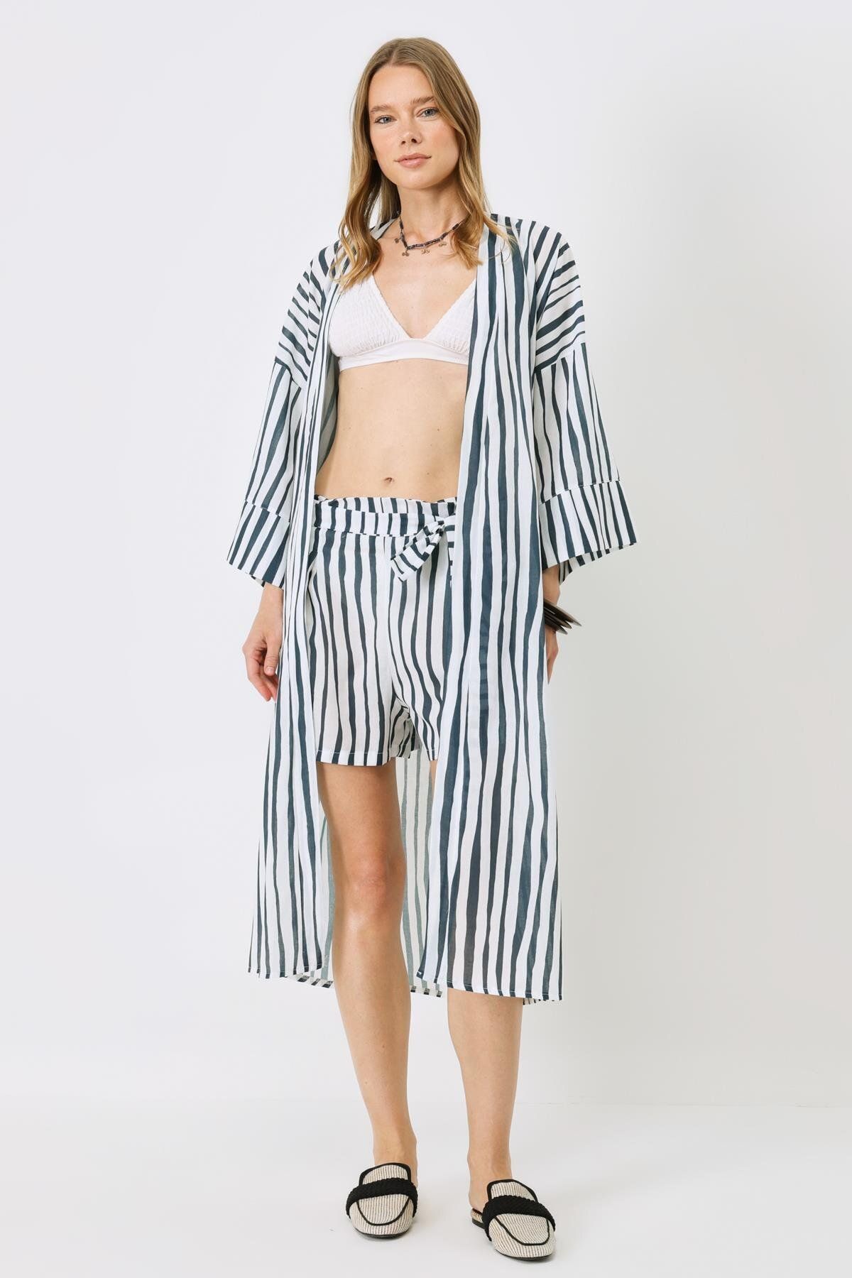 C&City 9069 Model Niebiesko-biały Kimono Komplet Z Szortami Kobieta - L
