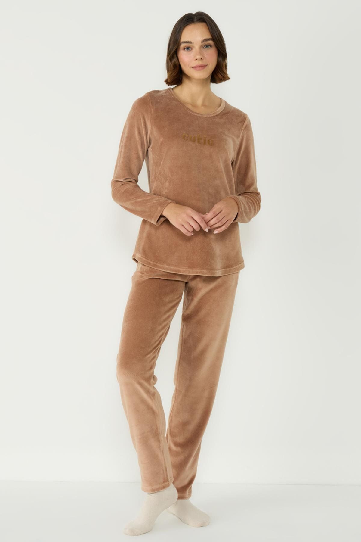 C&City-Velvet Pajama Set with Long Sleeves and Pockets - Crew Neck, Brown 403093 1