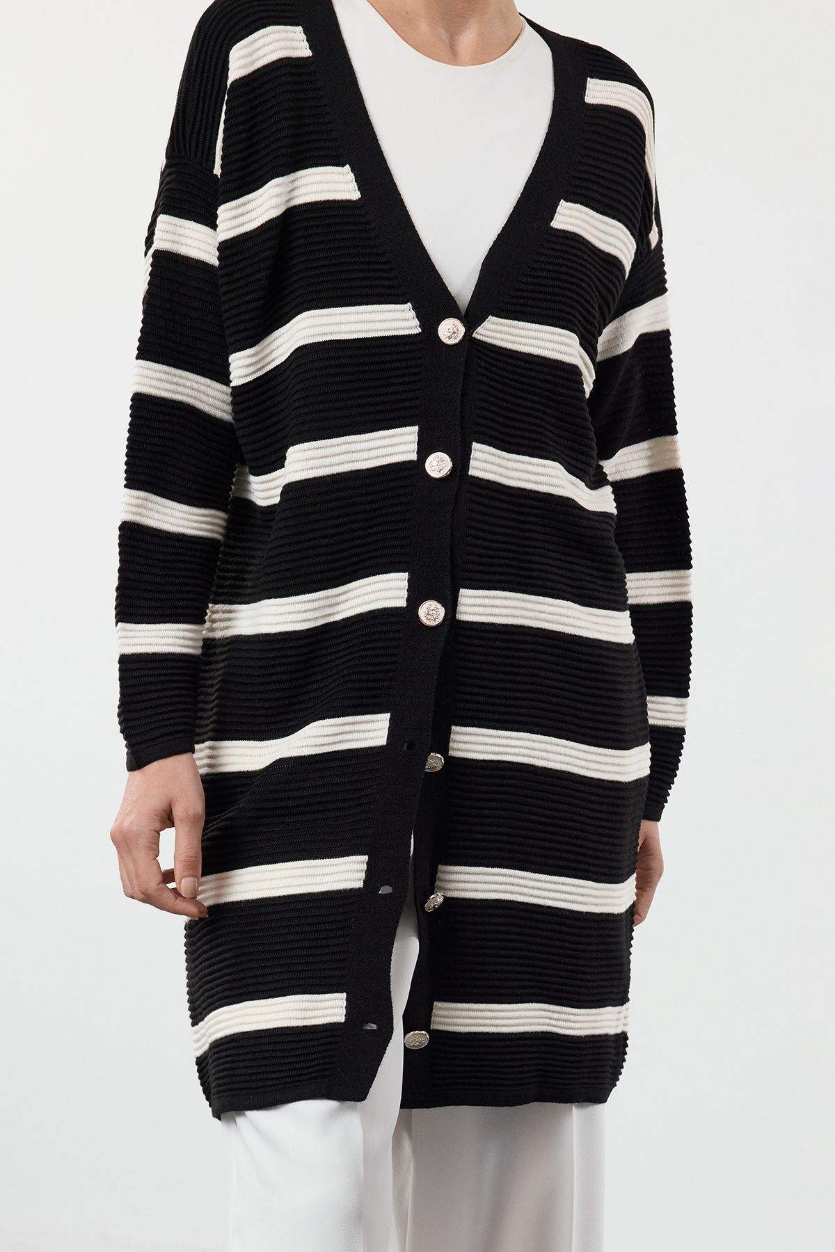 Edit by Trendyol-Basic-Strickjacke in Schwarz – TEDAW25TH00001 2