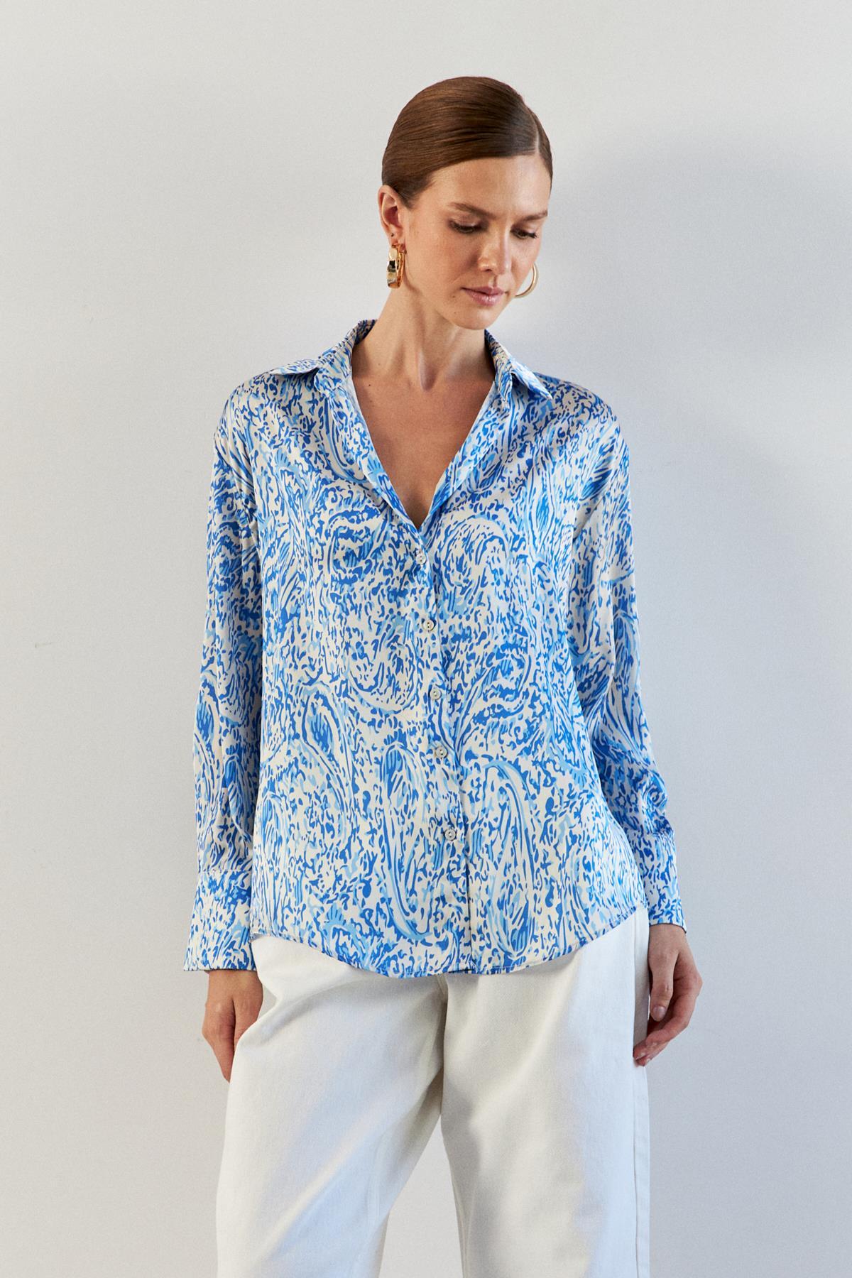 YOUR NAME  V Yaka Mavi Desenli Kadın Saten Gömlek - Görsel 4