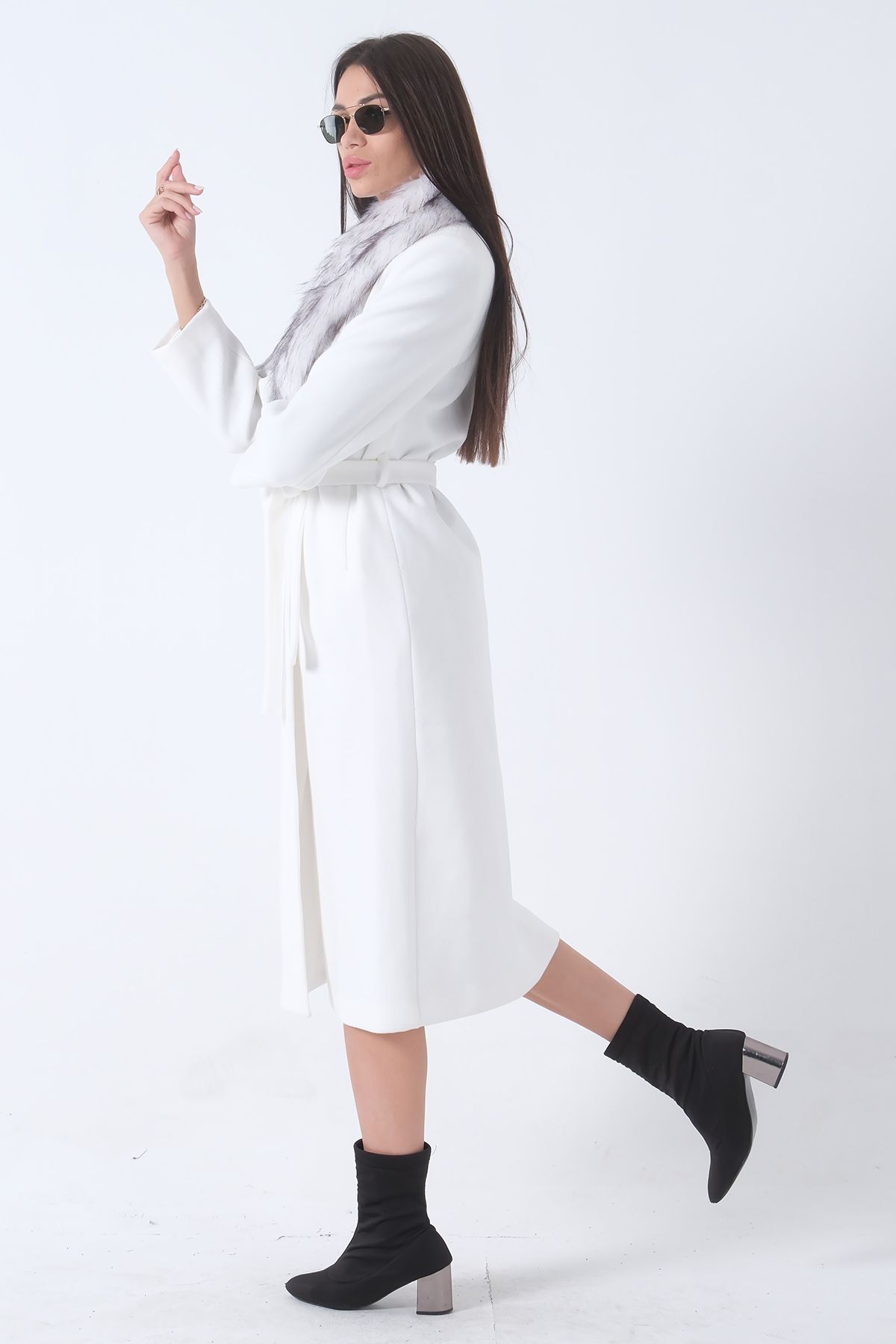 Feminist-White Stamped Coat - With Mobile Fur and Lining0108070 4