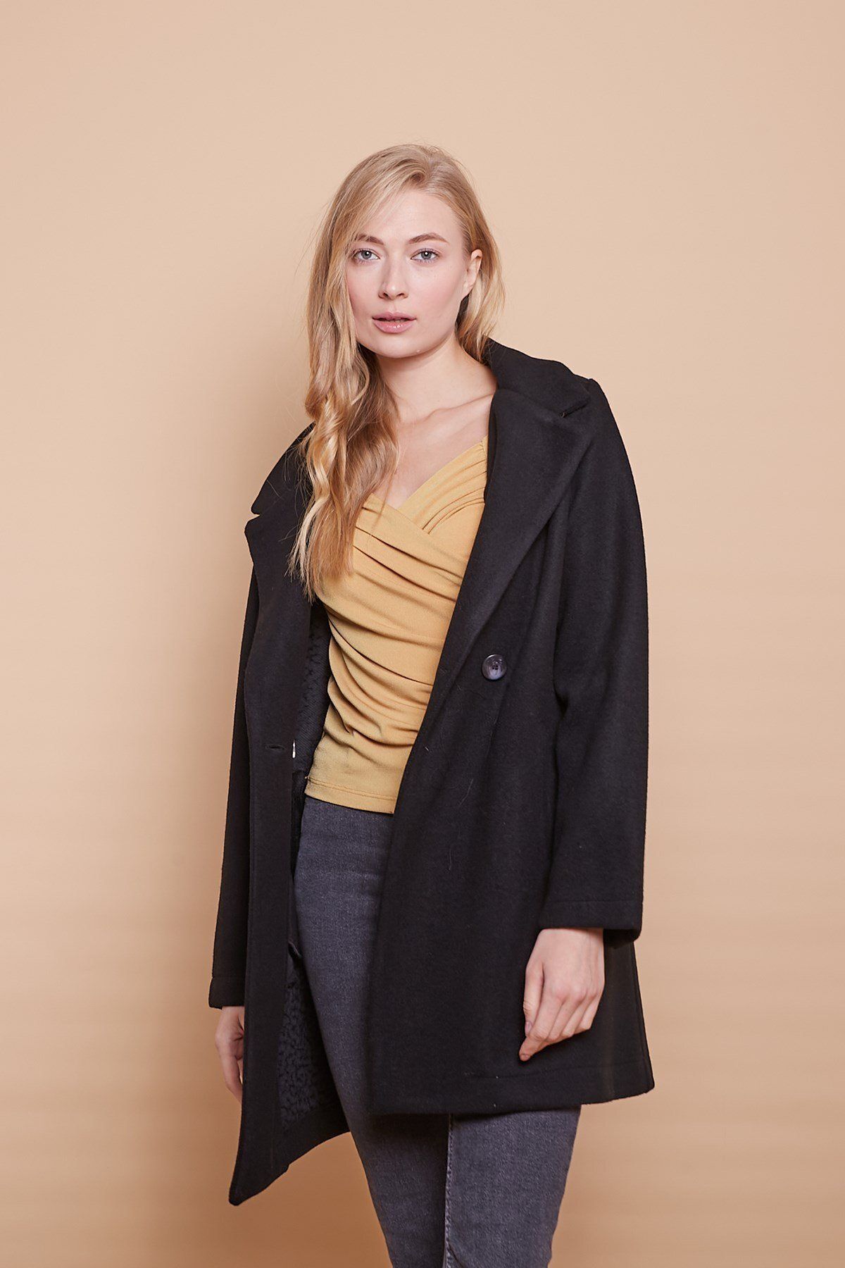 Jument-Stitched Collar, Flat Pocket, Slits on the Back and Sleeves, Buttons Above the Knee Coat - black 3