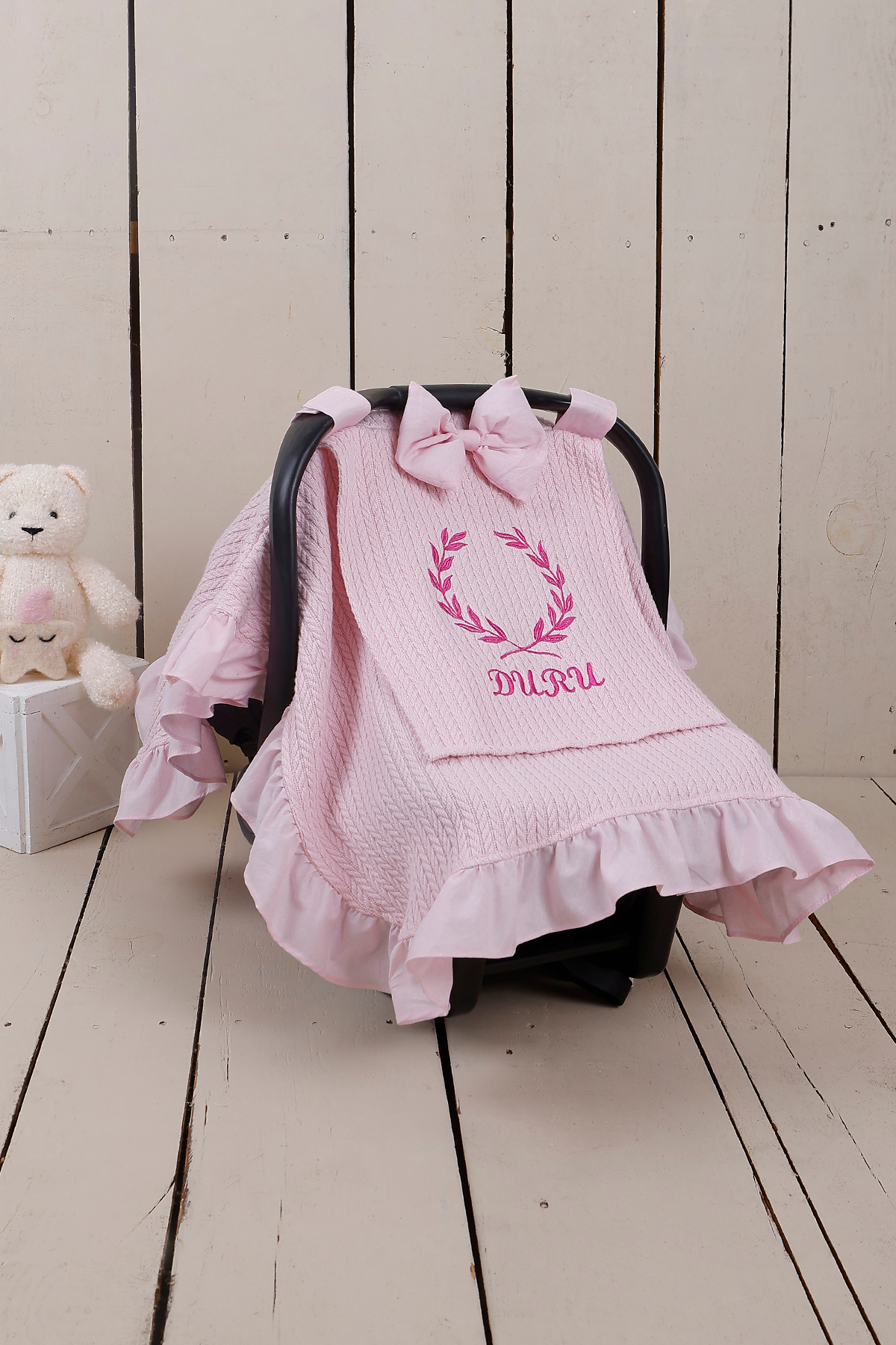 JUNİPERUS Pike Fırfırlı Kişiye Özel Nakışlı Puset Örtüsü fotoğrafı 3 (önizleme)