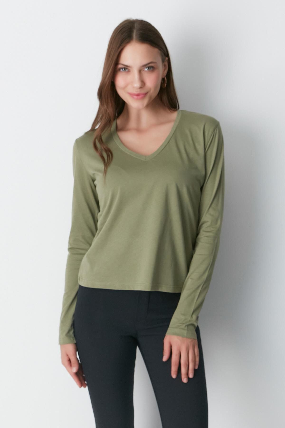 C&City-2-teiliges Basic-T-Shirt mit V-Ausschnitt und langen Ärmeln - 954 Khaki/Fliese 4