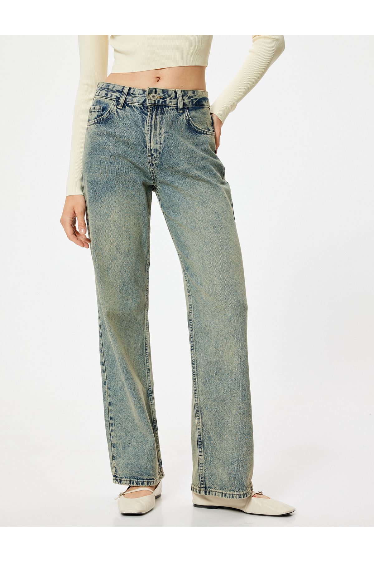 Koton-Straight Leg Jeans with Buttons - Straight Jeans 3