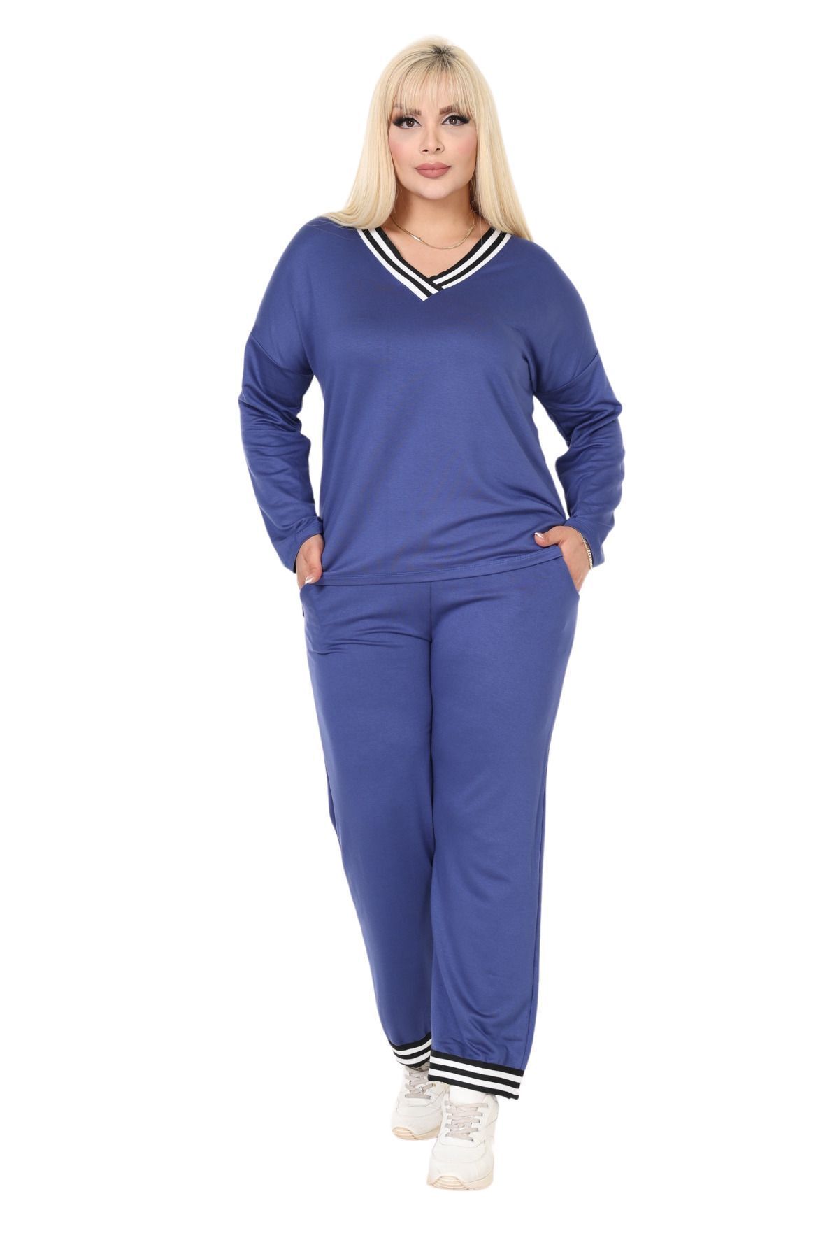 Hazinedan Kadın Siyah Büyük Beden Yaka Şerit Detaylı Uzun Kol Beli Lastikli V Yaka Eşofman Takımı