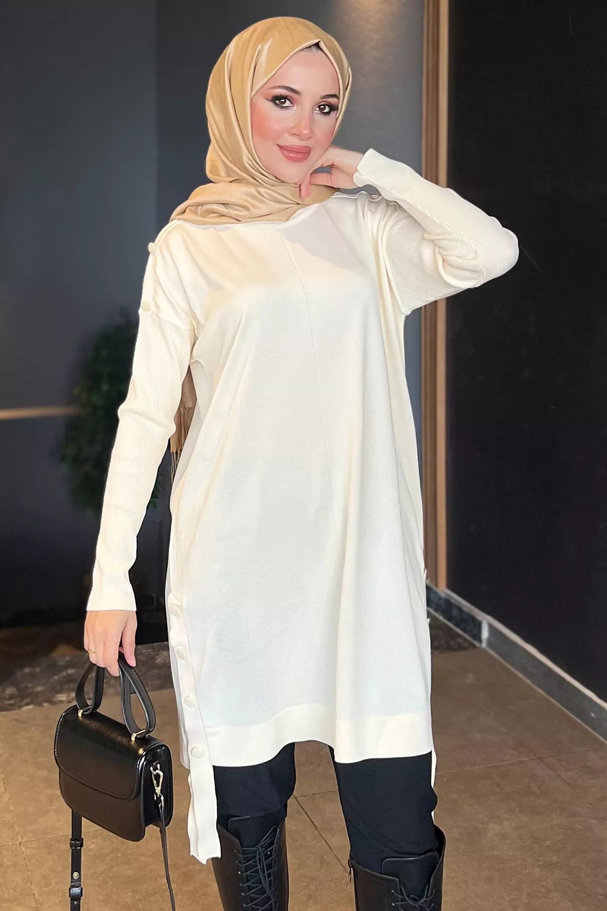 julude-Ecru Button Detailed Hijab Knitwear Tunik 1