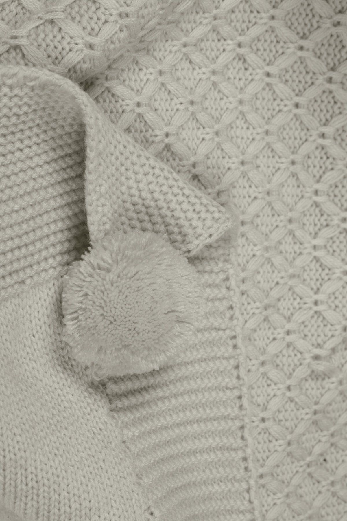 DOUX HOME-Pătură TV împletită Yeliz Knitwear cu 10 pompoane 130 X 170 (OS) 3