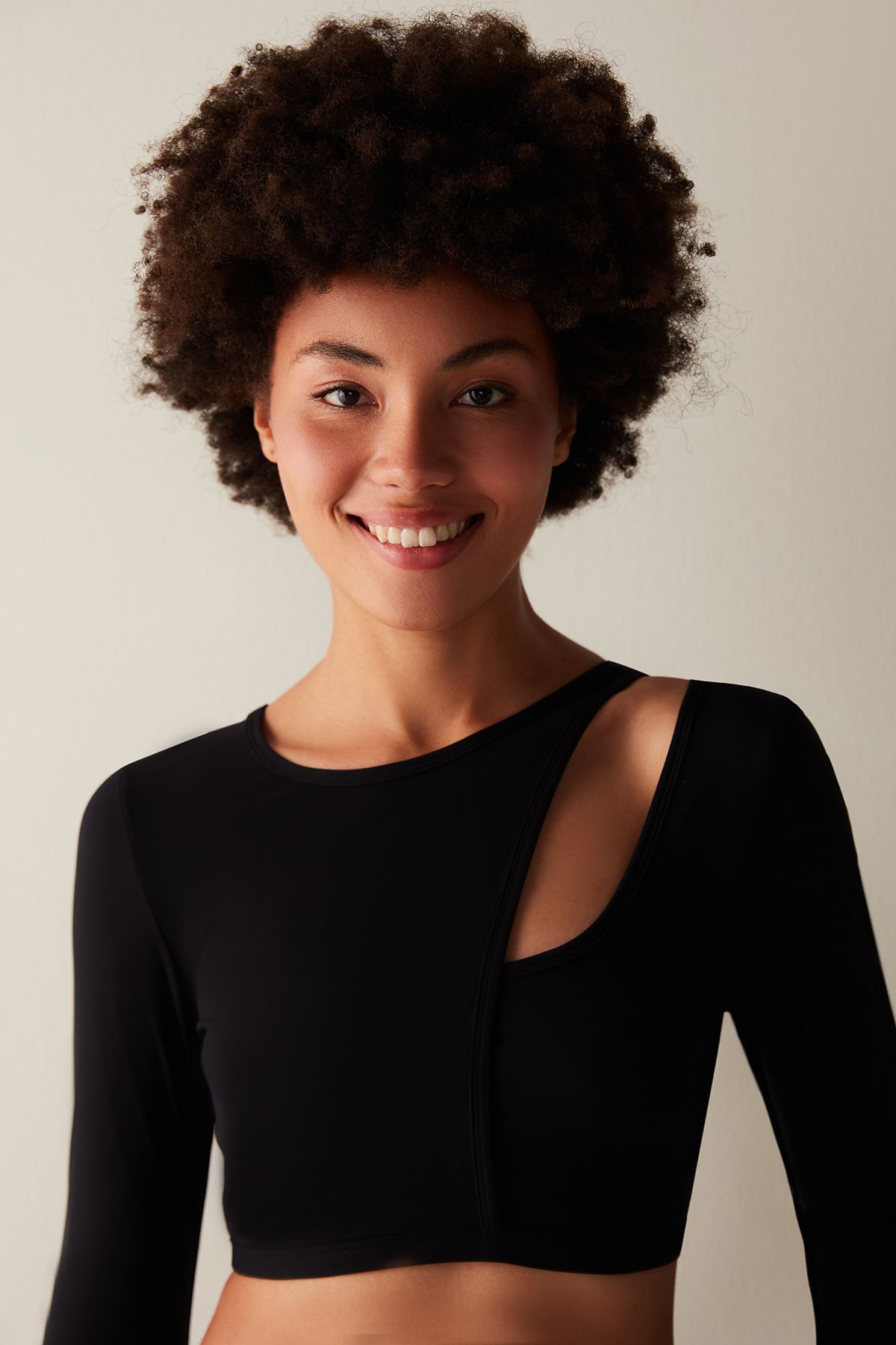 Penti-Black Long Sleeve Cut Out Detail Santorini Crop Top 2