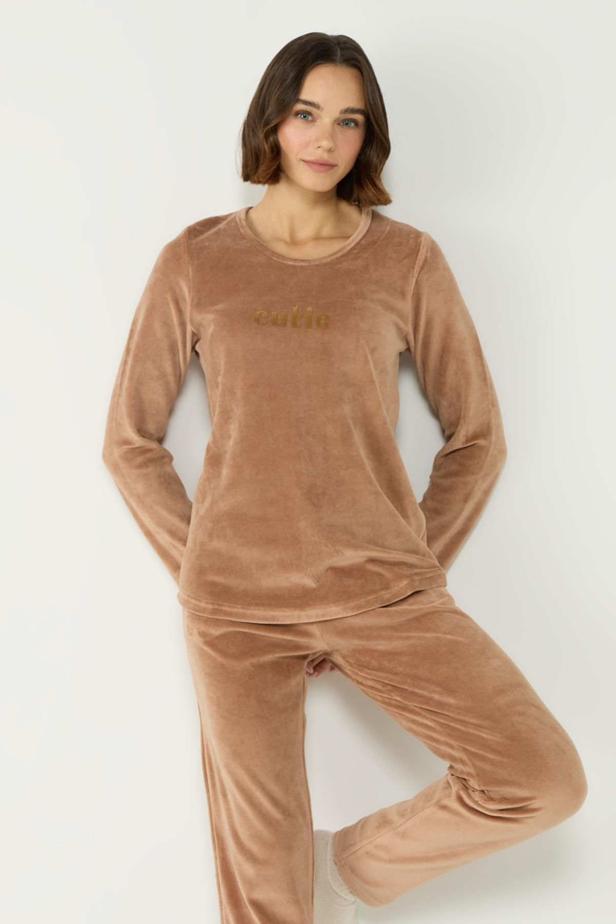 C&City-Velvet Pajama Set with Long Sleeves and Pockets - Crew Neck, Brown 403093 3