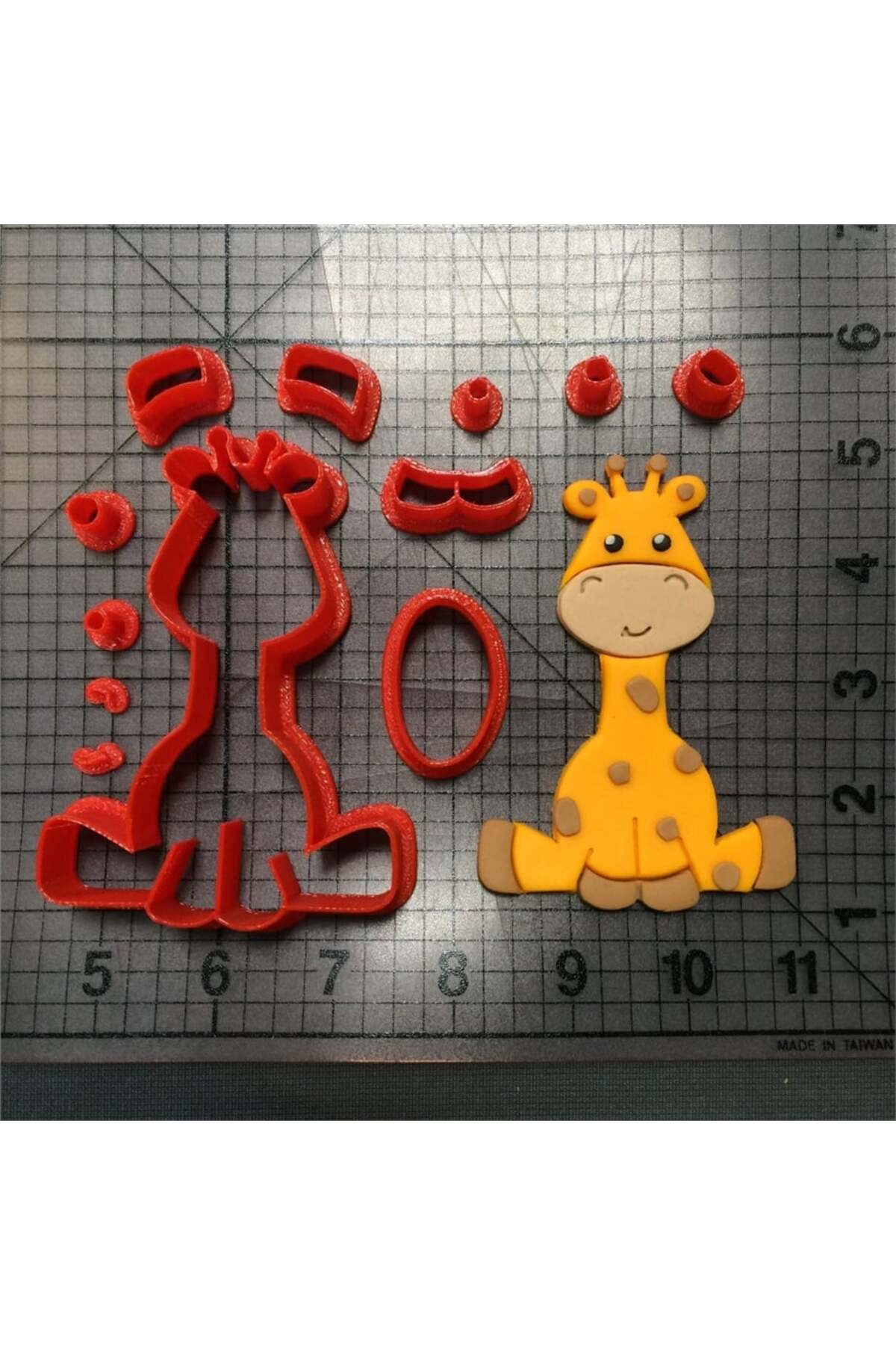 GIRAFFE SET CUTTER MOLD 8 CM