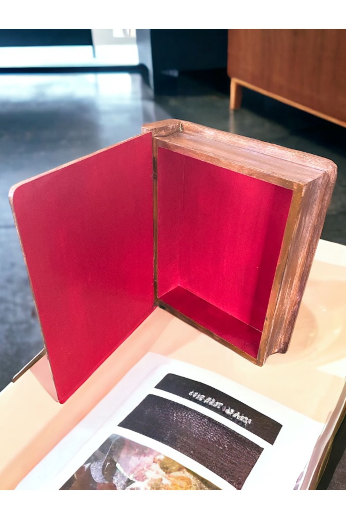 Lion-Design Book Box 2