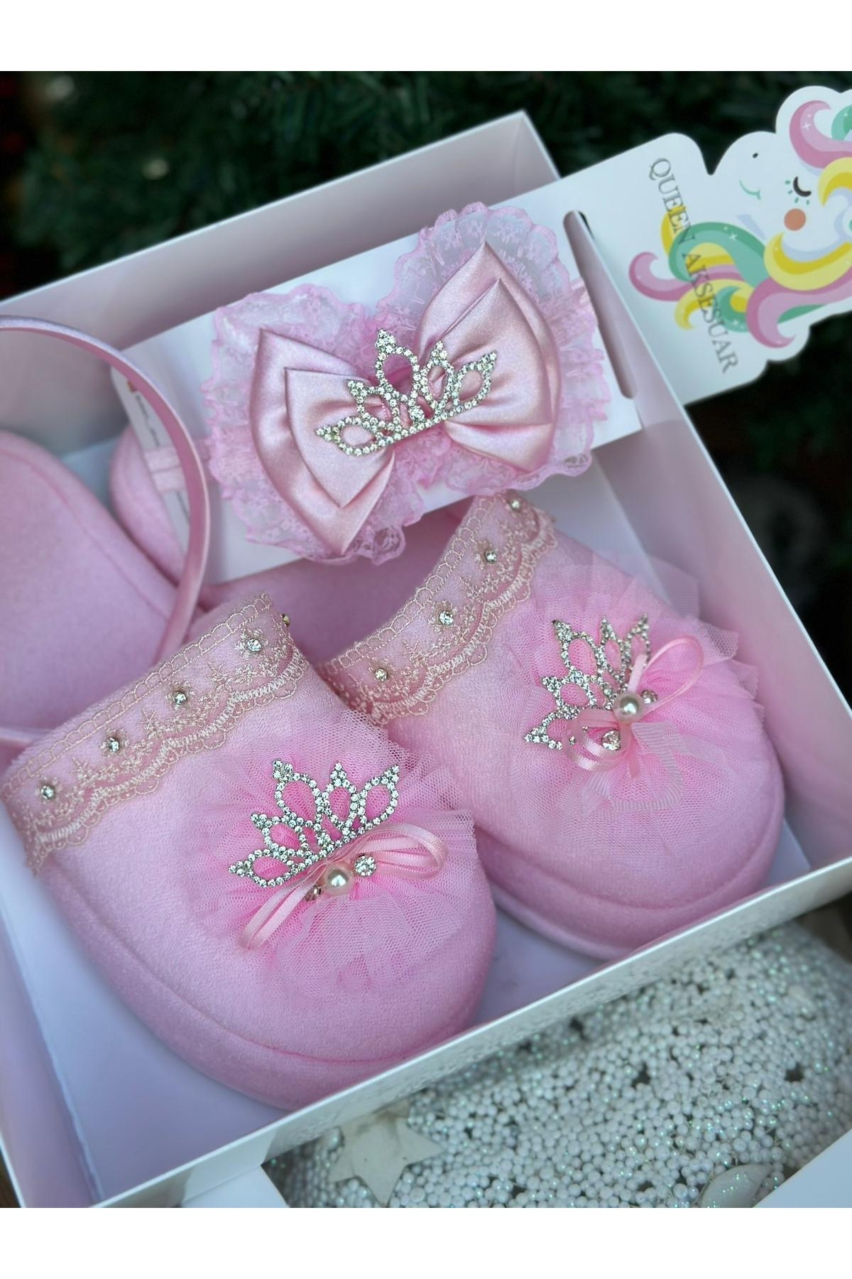 QUEEN AKSESUAR Lüks tasarım kristal prenses taş broşlu anne bebek lohusa taç saç bandana terliği set pembe terlik fotoğrafı 5 (önizleme)
