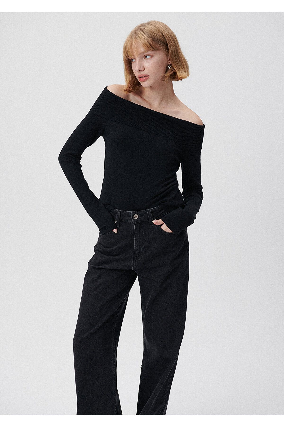 Mavi-Low Shoulder Detailed Black Sweater Fitted / Fitted Cut 1710391 -900 1