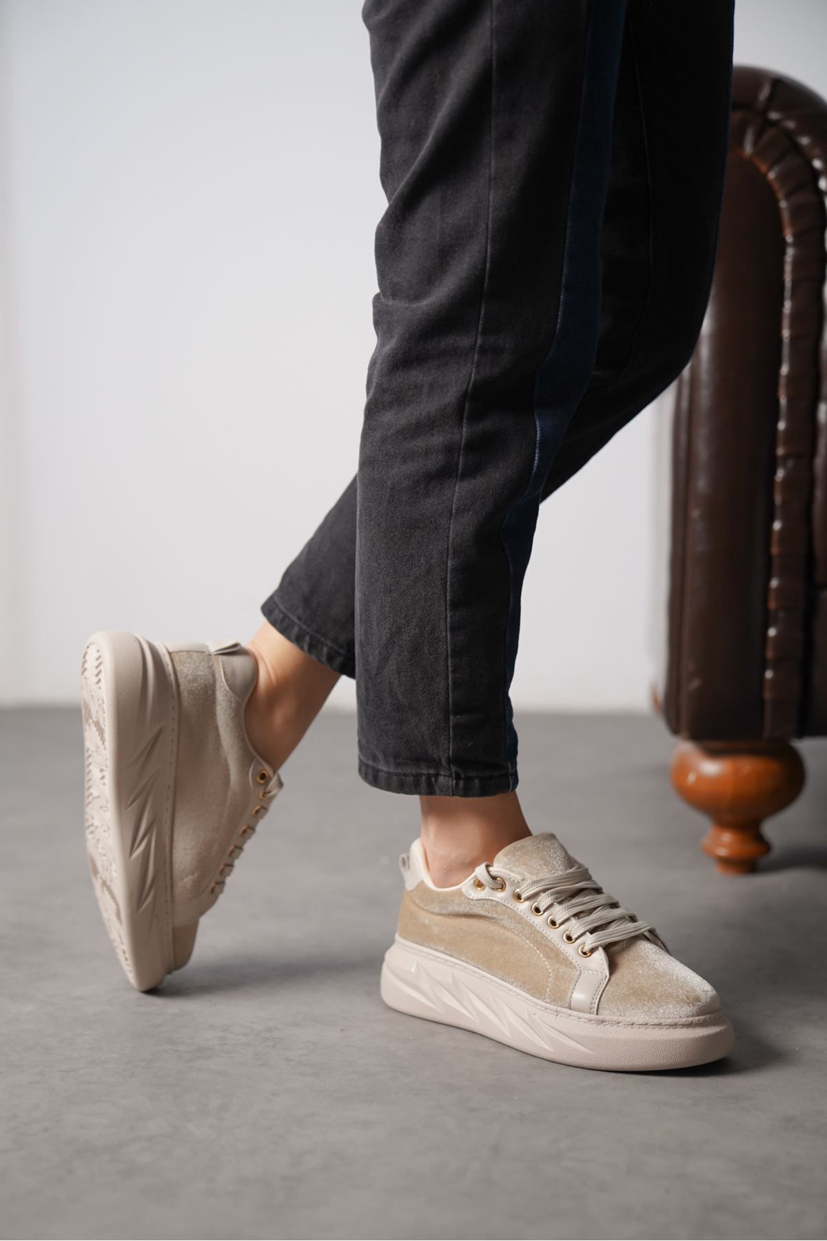 complete the look image