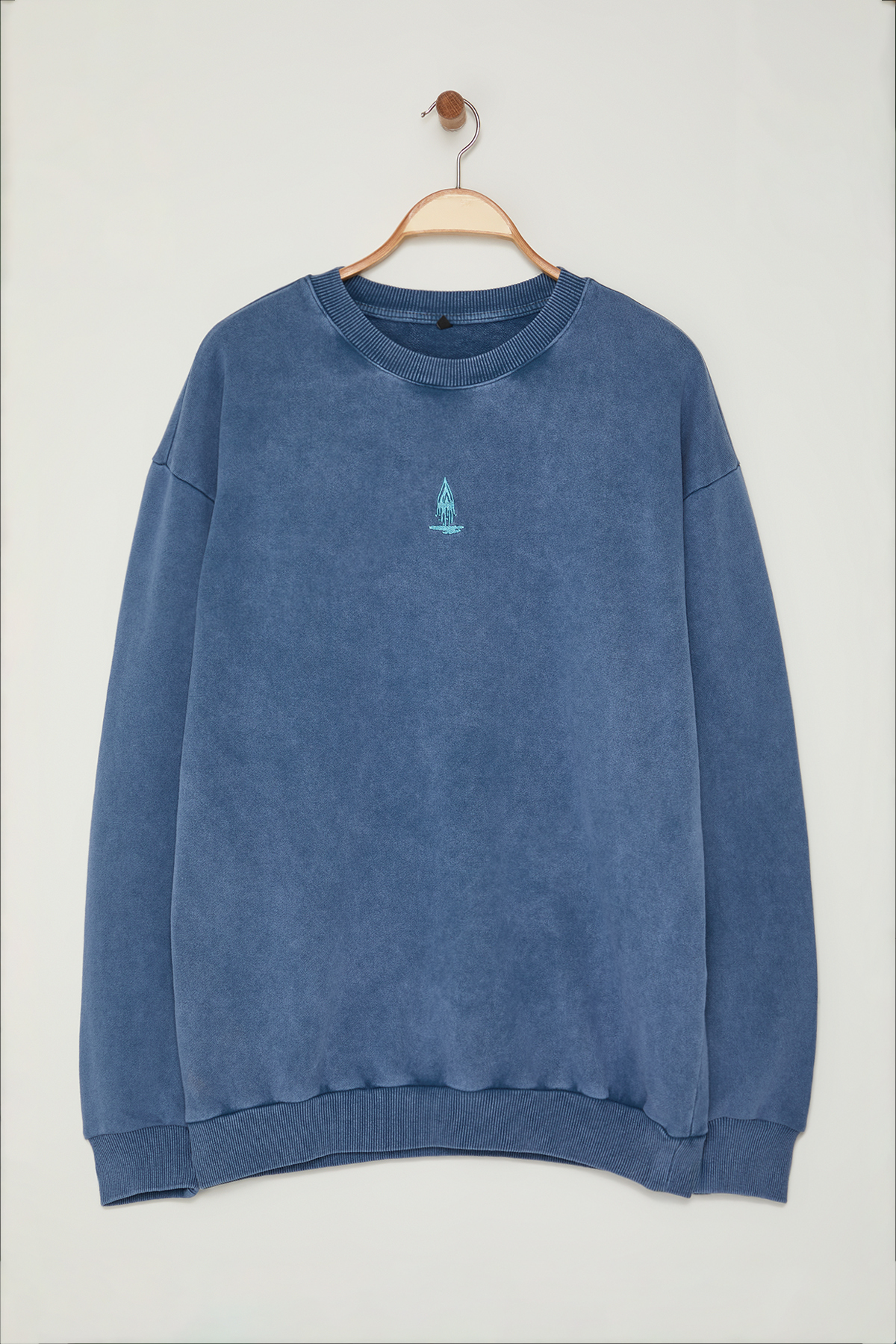 Trendyolmilla Man Indigo Oversize/Geni? Kesim %100 Pamuk Soluk Efektli Mistik Temal? Sweatshirt
