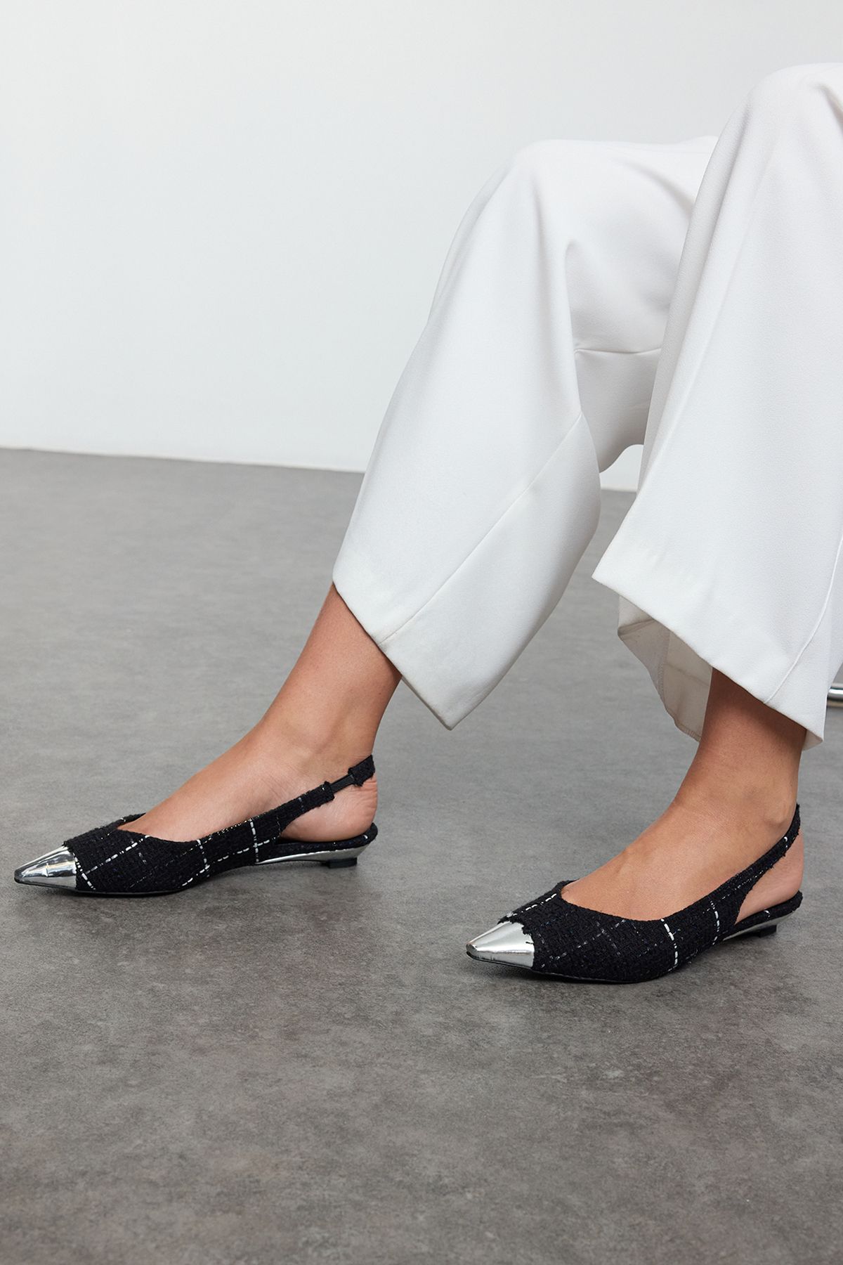 TRENDYOL SHOES Czarne Metalowe, Zdobione Tweedem Krótkie Baleriny Damskie Na Obcasie Takaw25be00020 Kobieta - 36