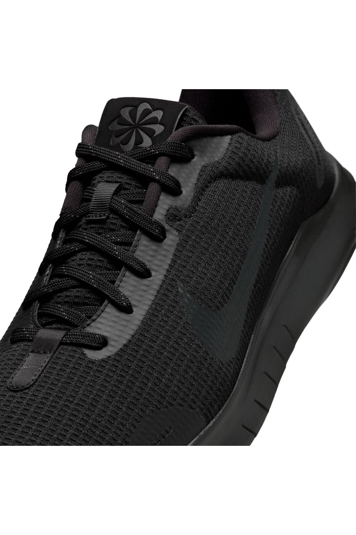 Nike-Flex Experience Rn 12 - Cutting and Design 4