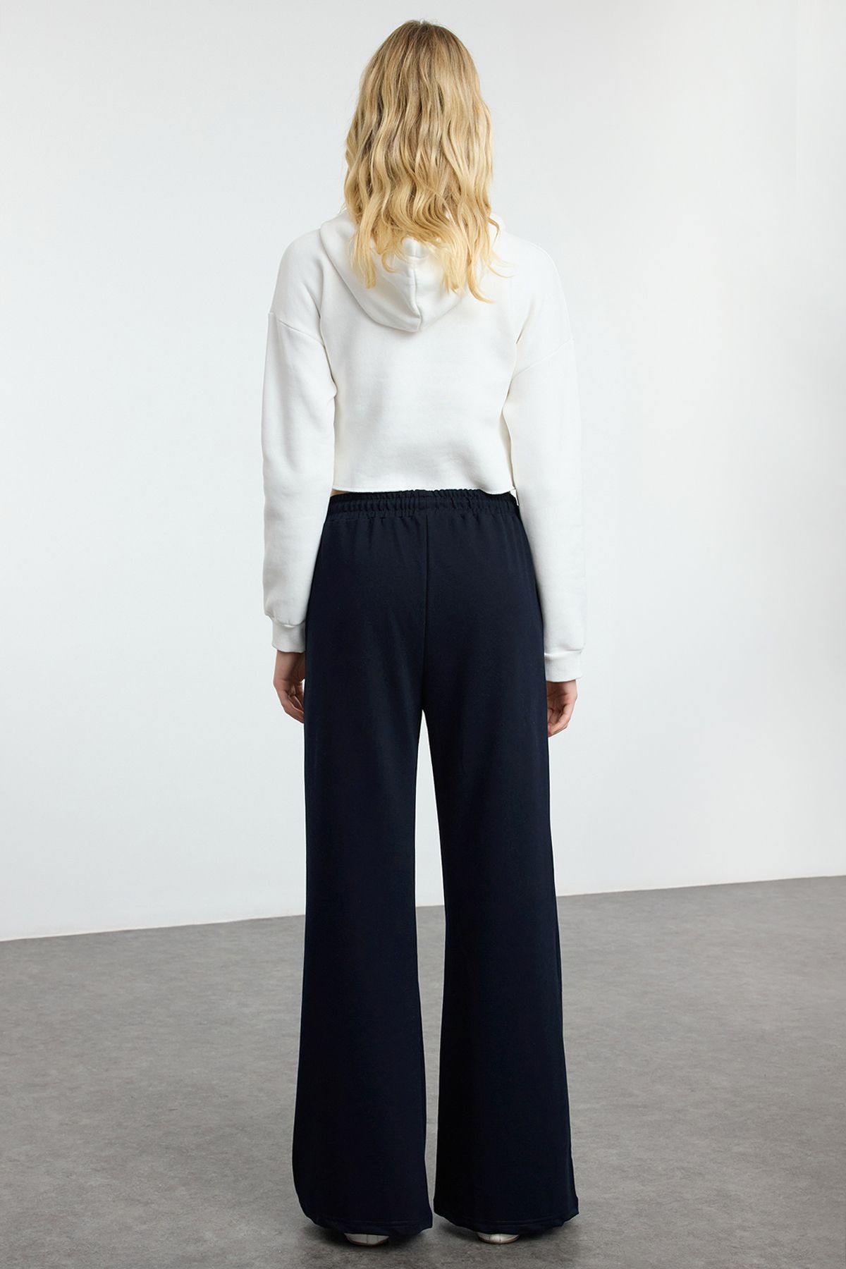 Trendyol Collection-Αθλητικό αθλητικό παντελόνι με φαρδύ πόδι σε σκούρο μπλε ναυτικό - THMAW25EA00000 5