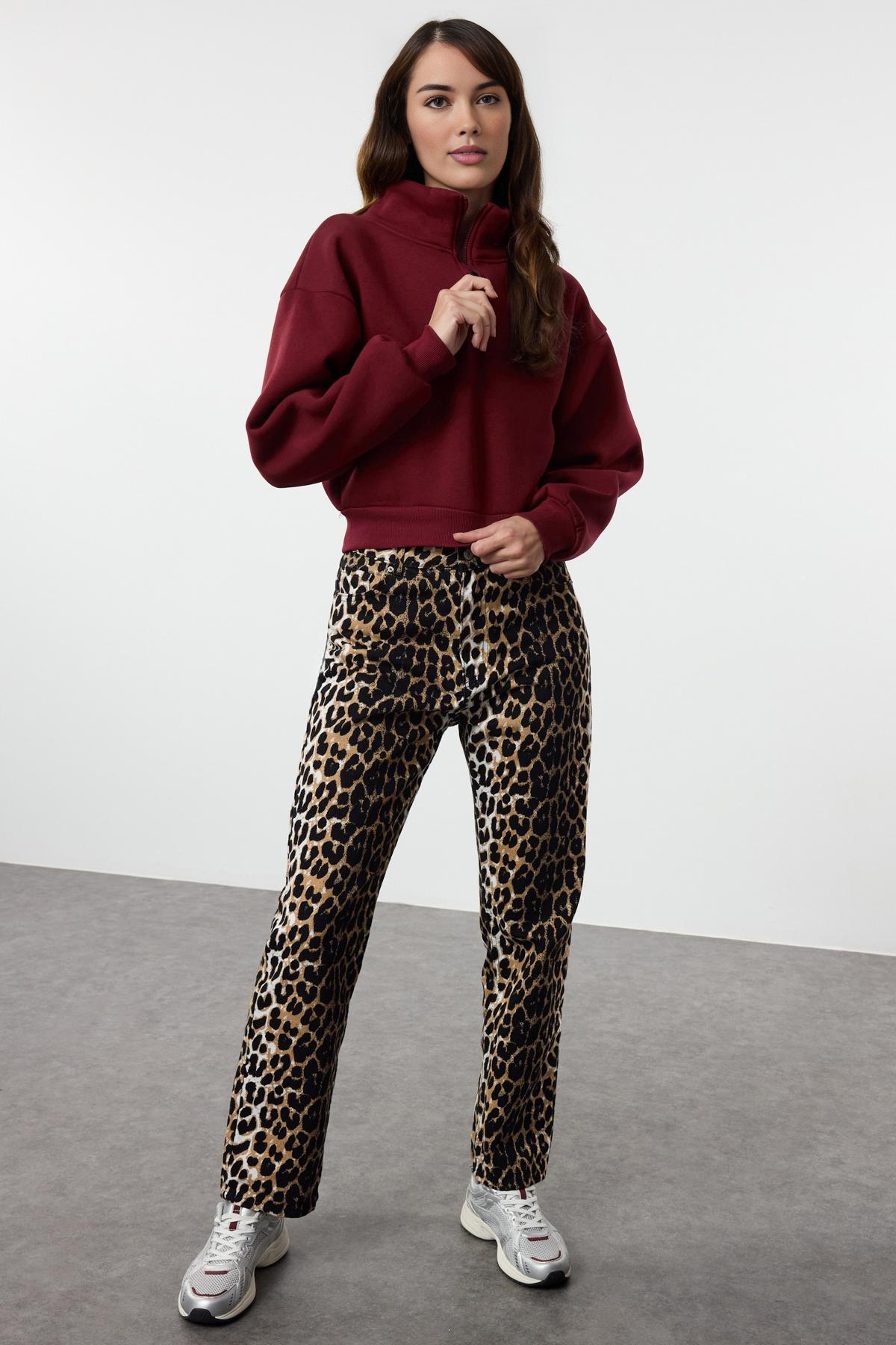 Trendyolmilla  Bordo Rahat Kesim Crop Fermuarlı Dik Yaka Kalın İçi Polarlı Örme Sweatshirt TWOAW24SW00221 - Görsel 2