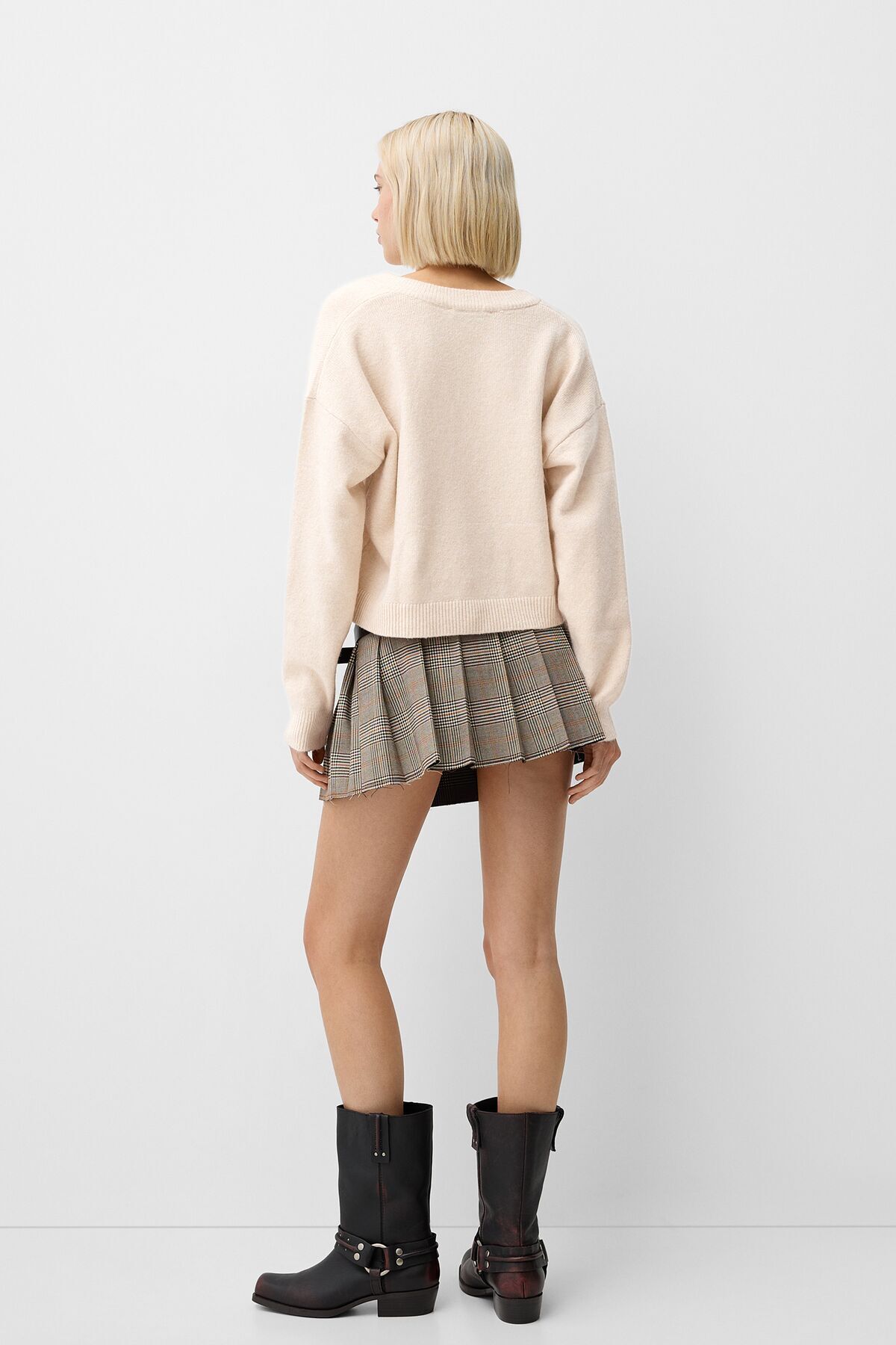 Bershka-V-Neck Crop Fit Sweater 3